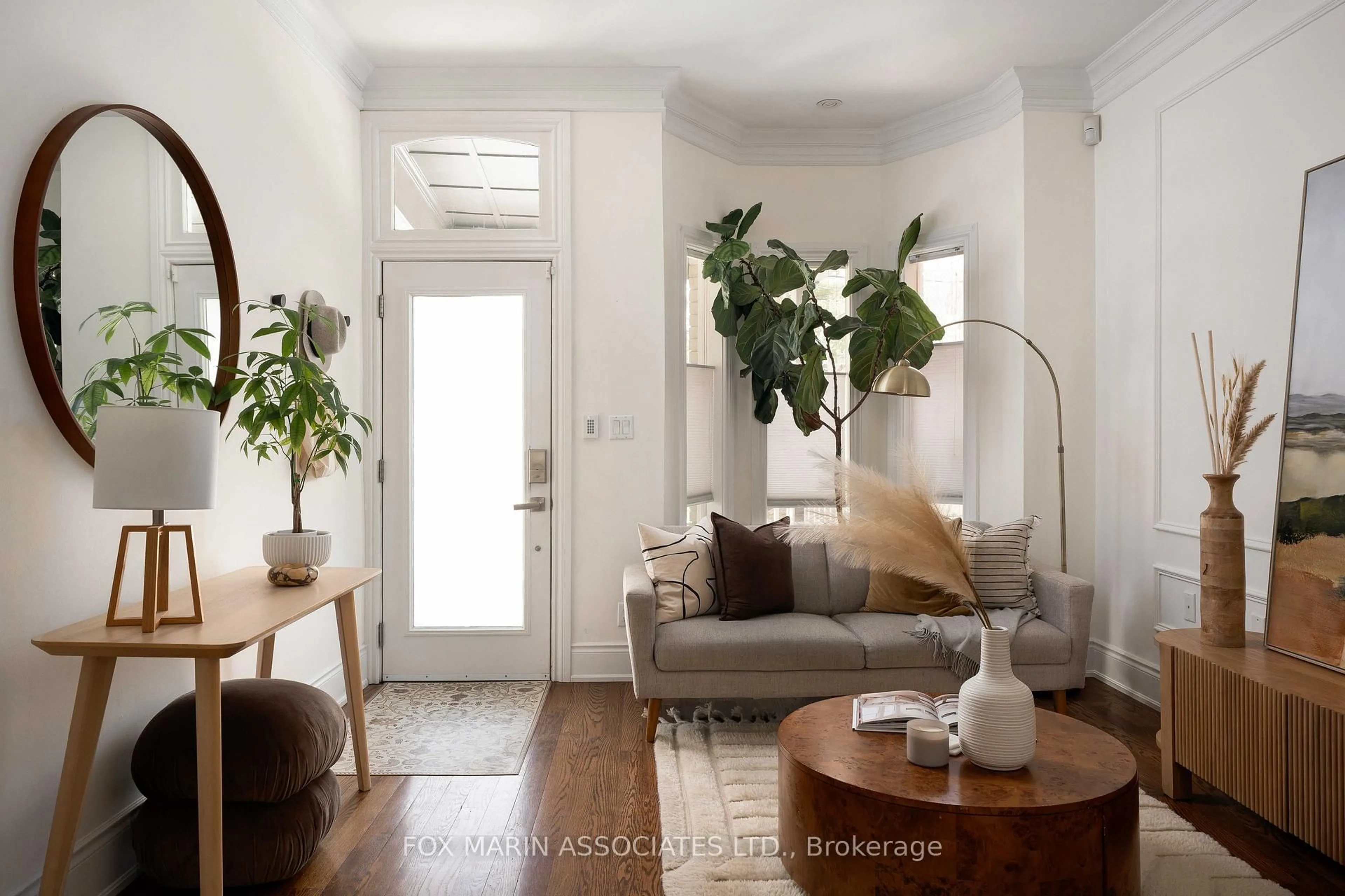 Indoor entryway for 95 Walnut Ave, Toronto Ontario M5V 2S1