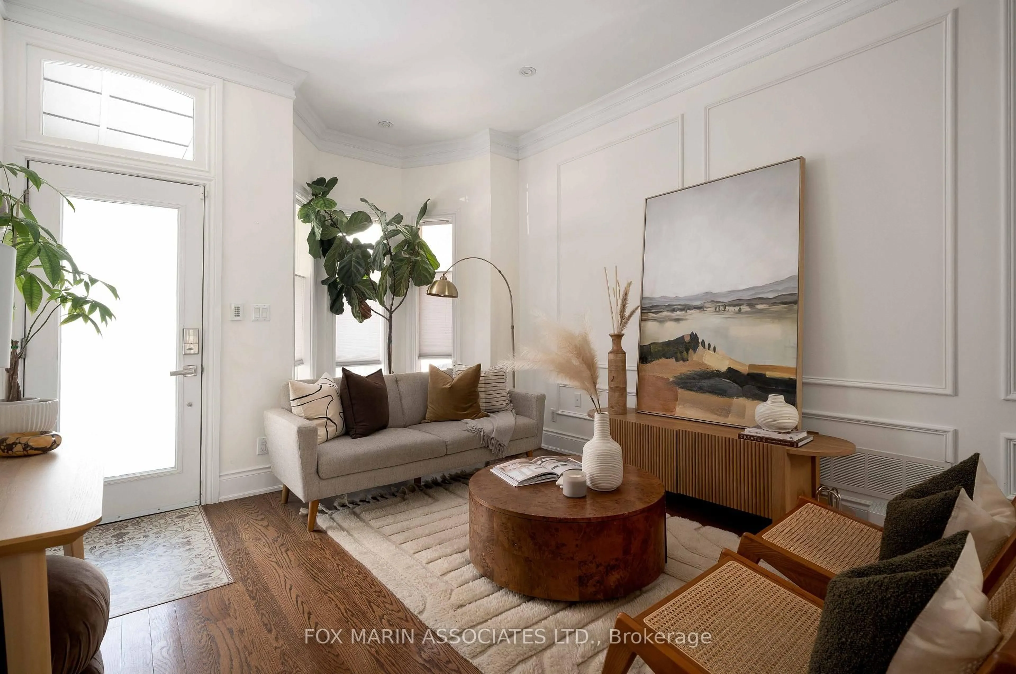 Living room with furniture, unknown for 95 Walnut Ave, Toronto Ontario M5V 2S1