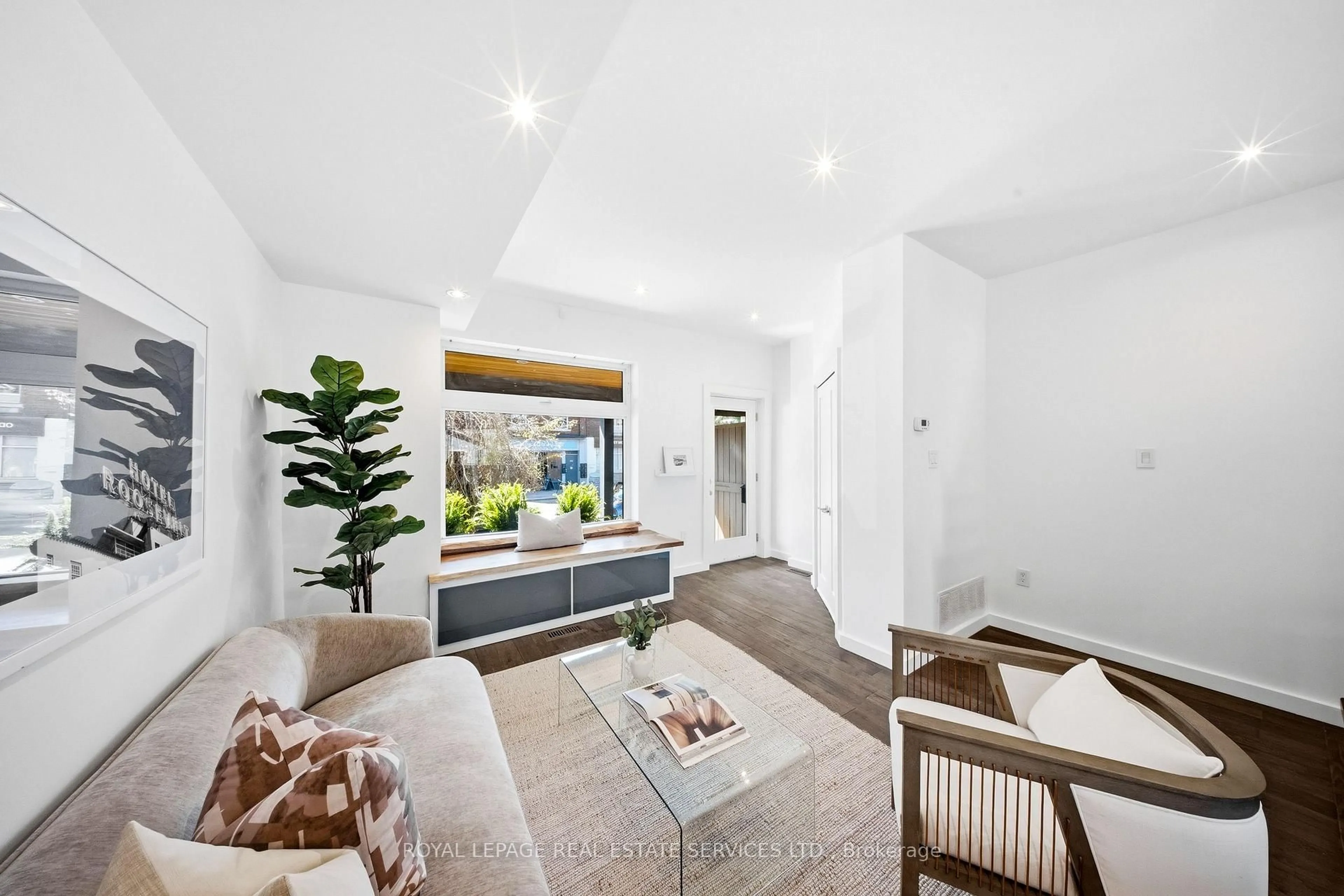 Living room with furniture, unknown for 267 Christie St, Toronto Ontario M6G 3B9