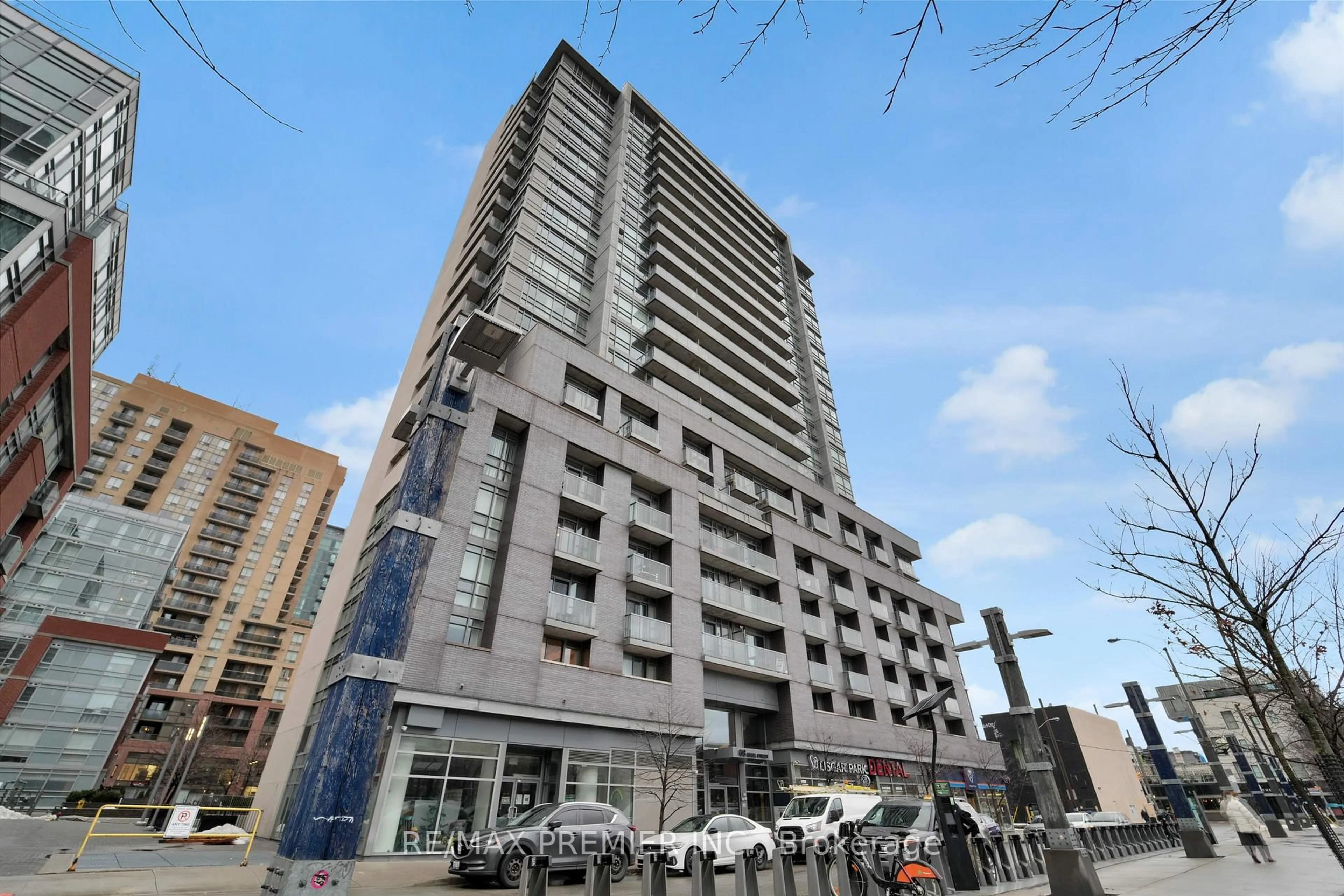 Indoor foyer for 68 Abell St #343, Toronto Ontario M6J 0B1