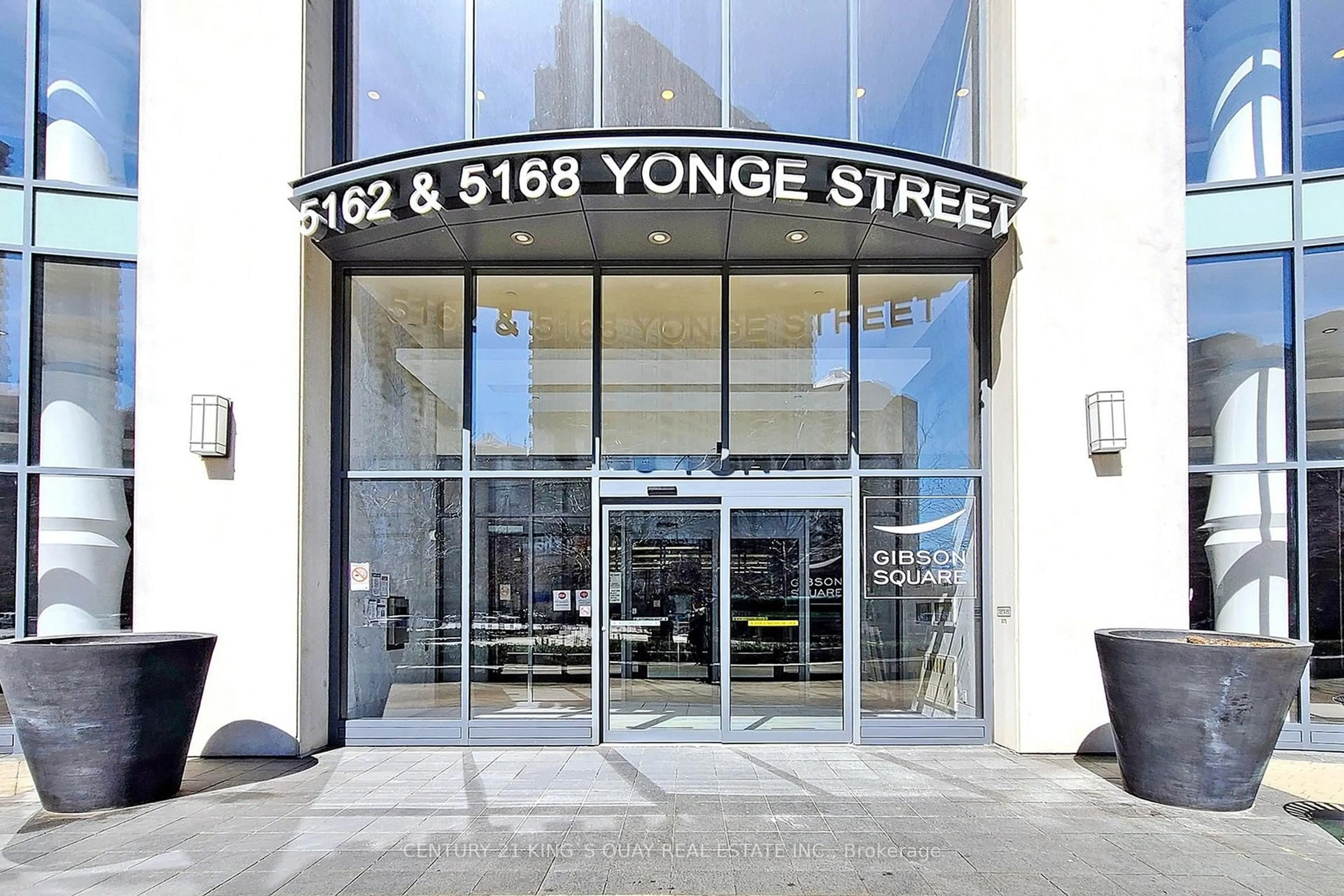 Indoor foyer for 5162 Yonge St #Ph101, Toronto Ontario M2N 5P6
