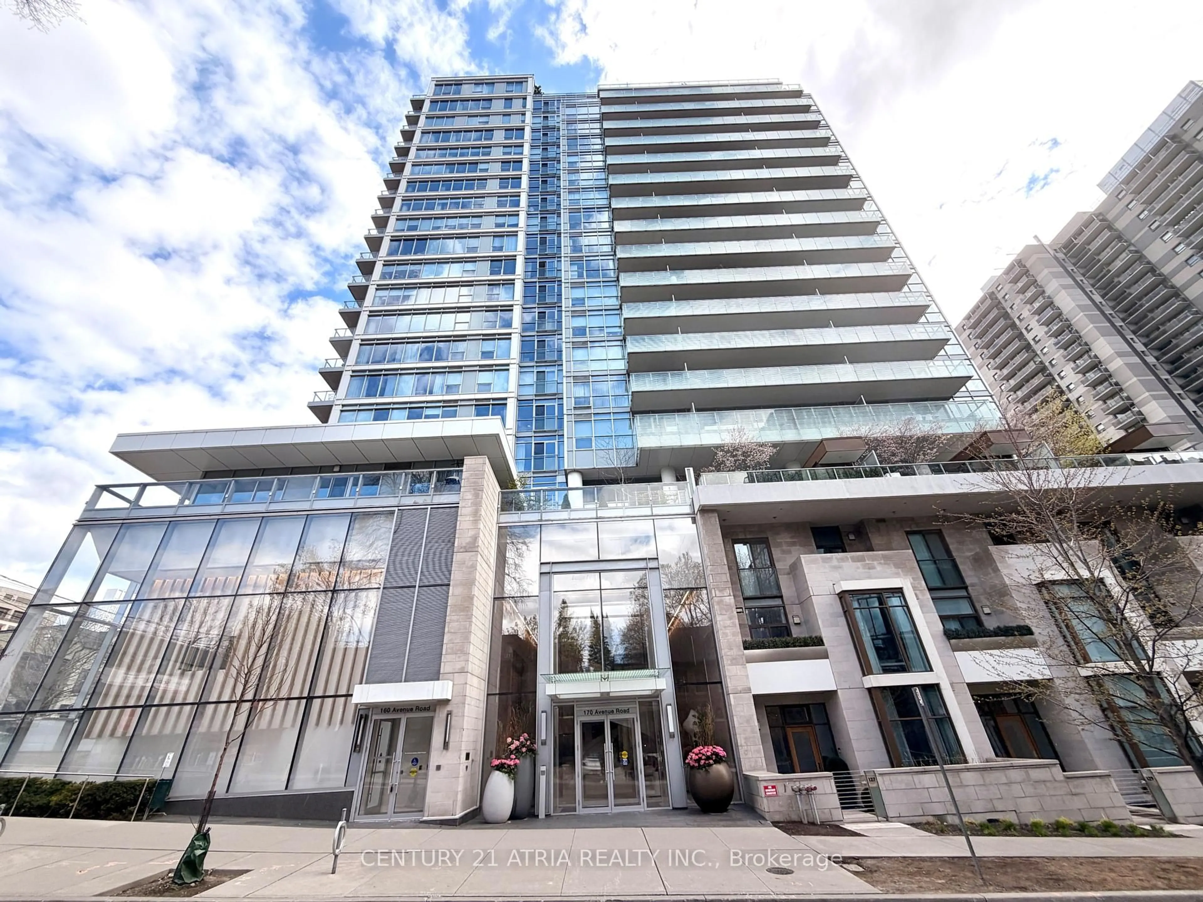 Indoor foyer for 170 Avenue Rd #506, Toronto Ontario M5R 0A4