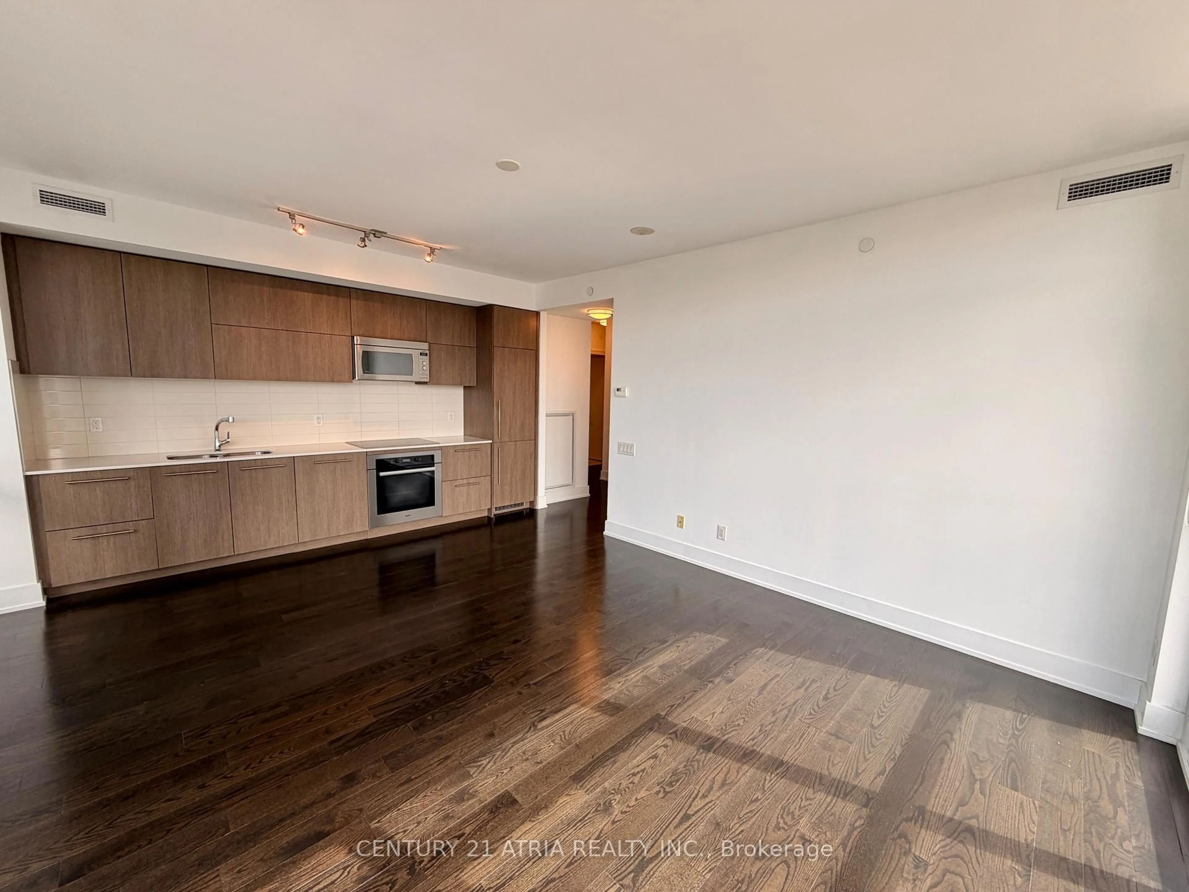 A pic of a room for 170 Avenue Rd #506, Toronto Ontario M5R 0A4