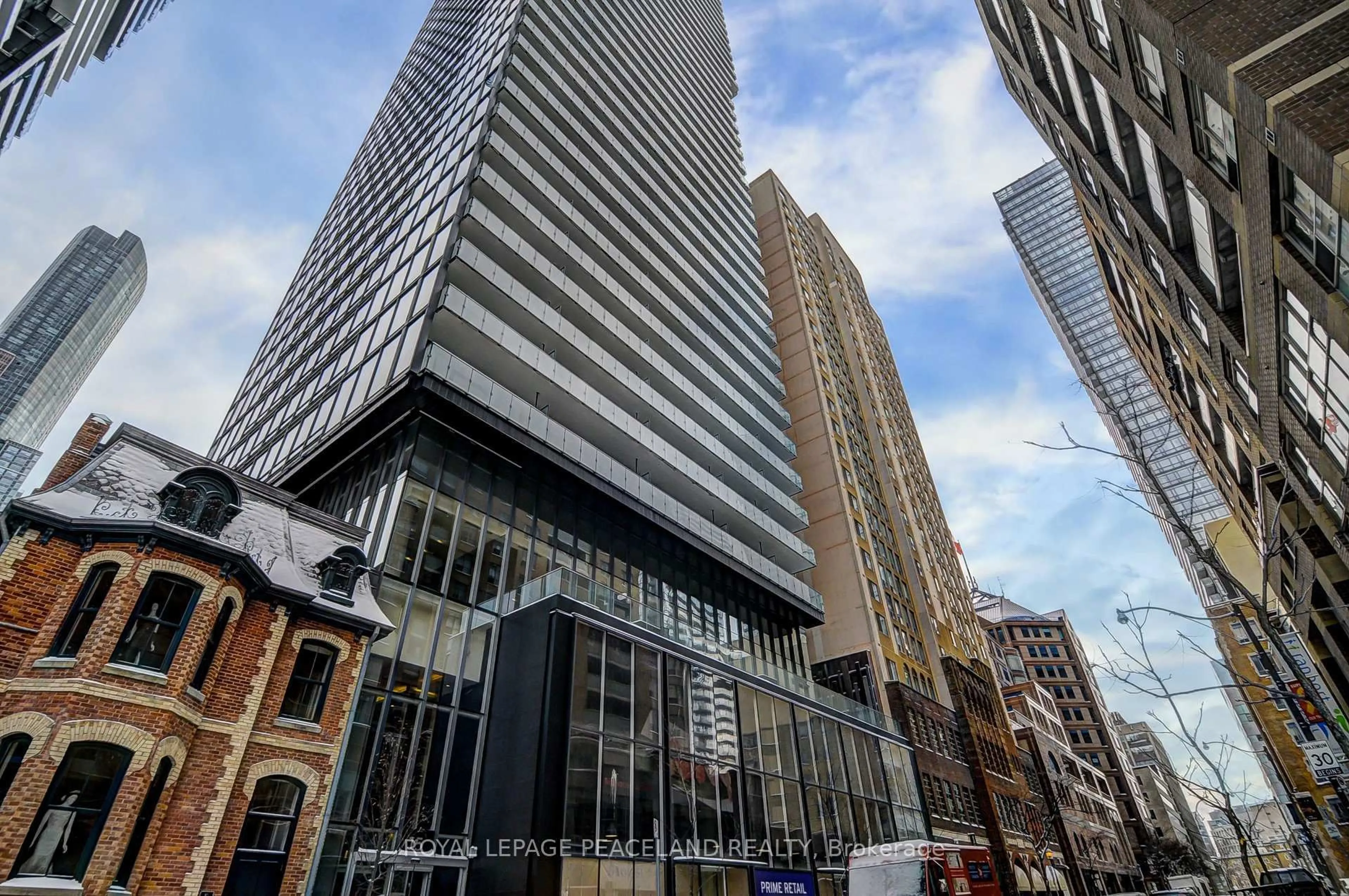 Indoor foyer for 15 Grenville St #808, Toronto Ontario M4Y 0B9