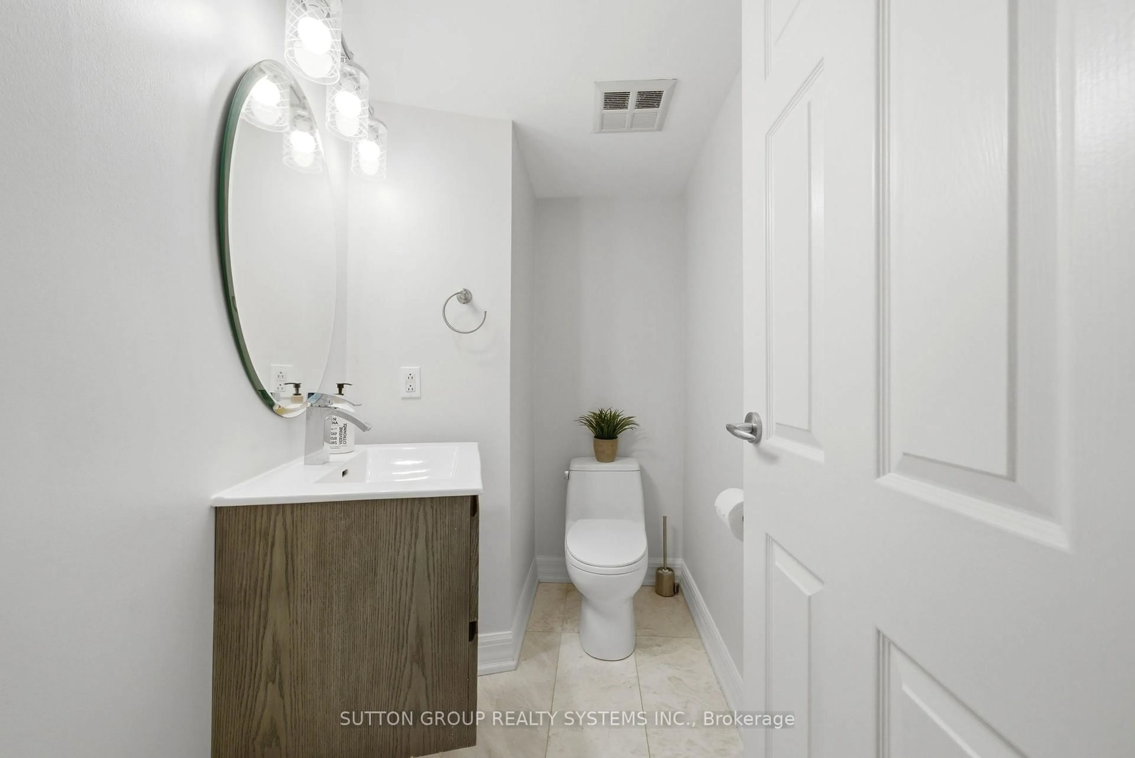 Standard bathroom, ceramic/tile floor for 25 The Esplanade #3015, Toronto Ontario M5E 1W5