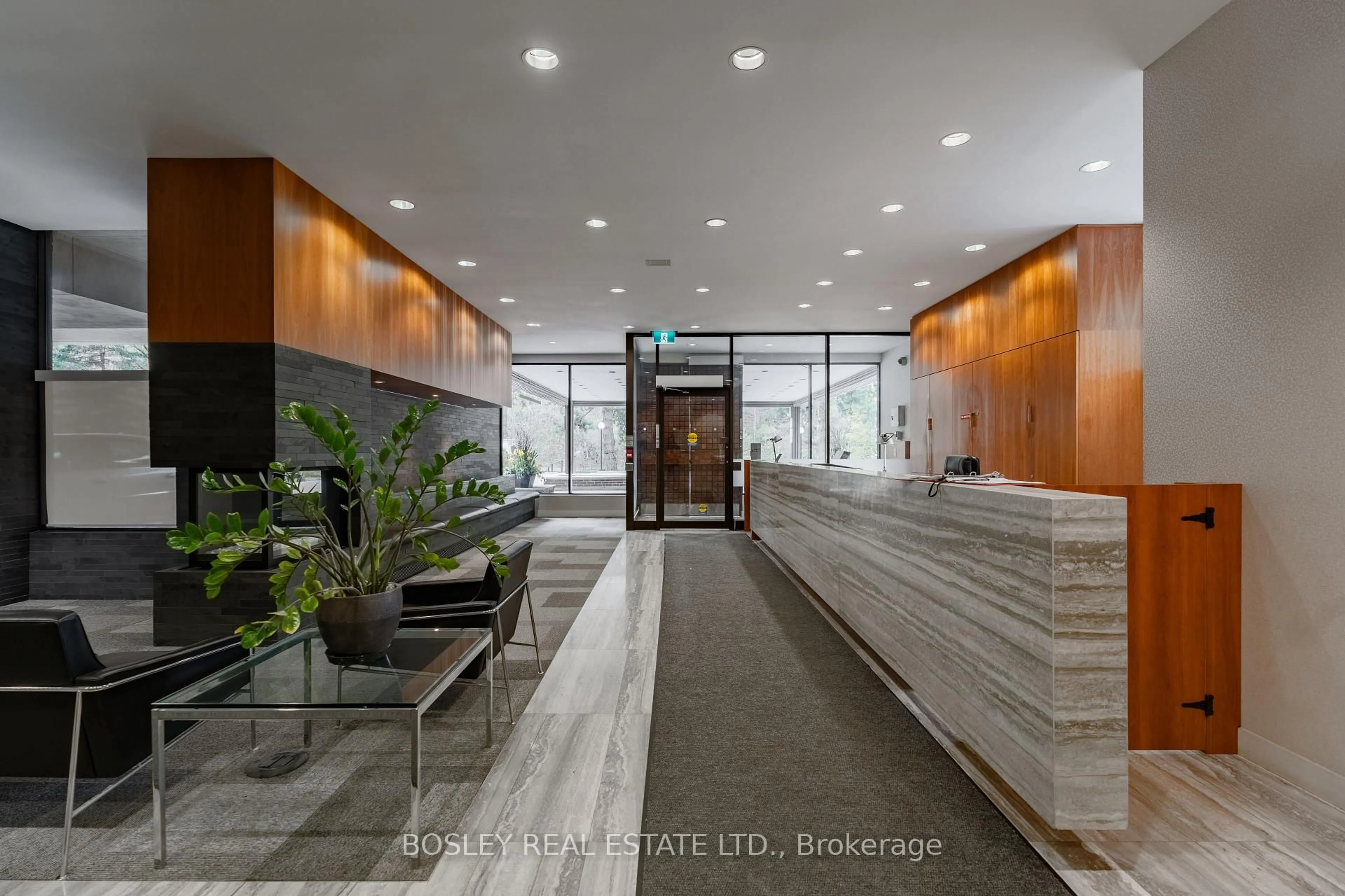 Lobby for 120 Rosedale Valley Rd #505, Toronto Ontario M4W 1P8
