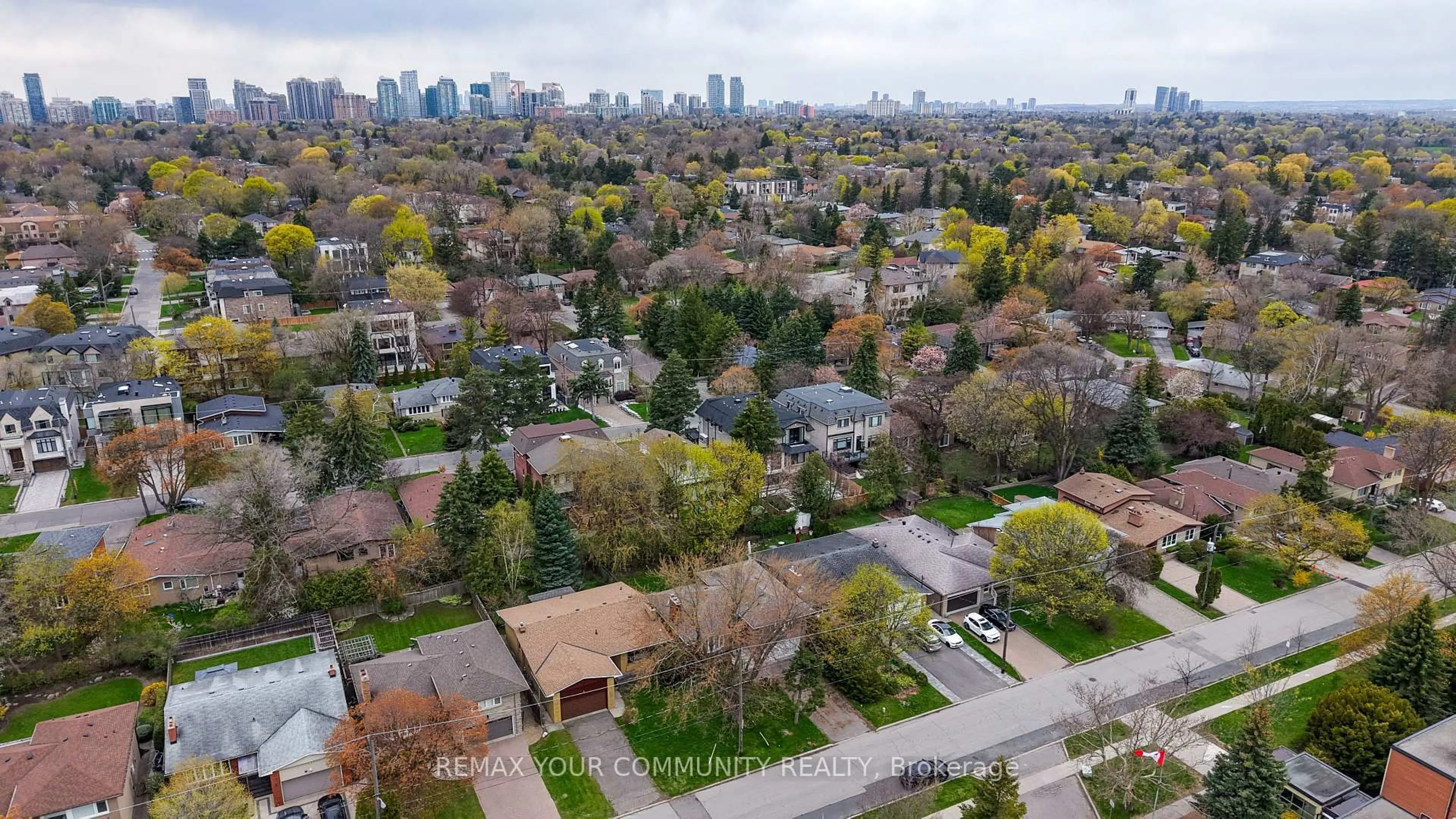 A pic from outside/outdoor area/front of a property/back of a property/a pic from drone, city buildings view from balcony for 28 Bunty Lane, Toronto Ontario M2K 1W6