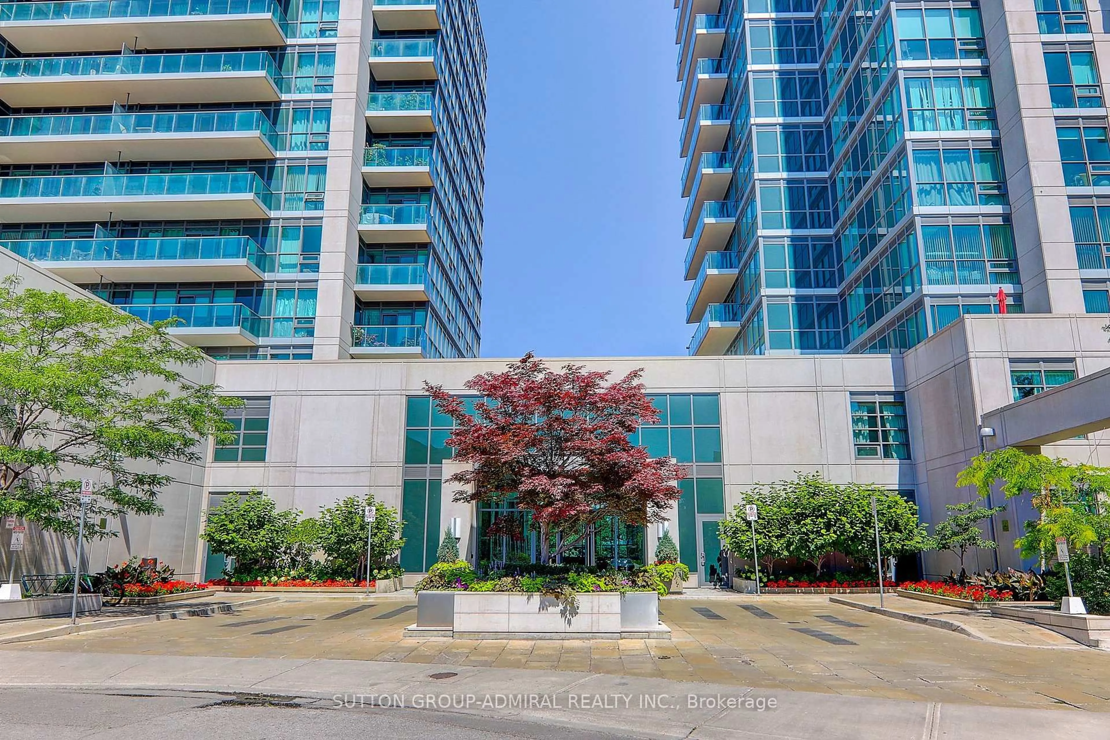Indoor foyer for 35 Brian Peck Cres #1413, Toronto Ontario M4G 0A5