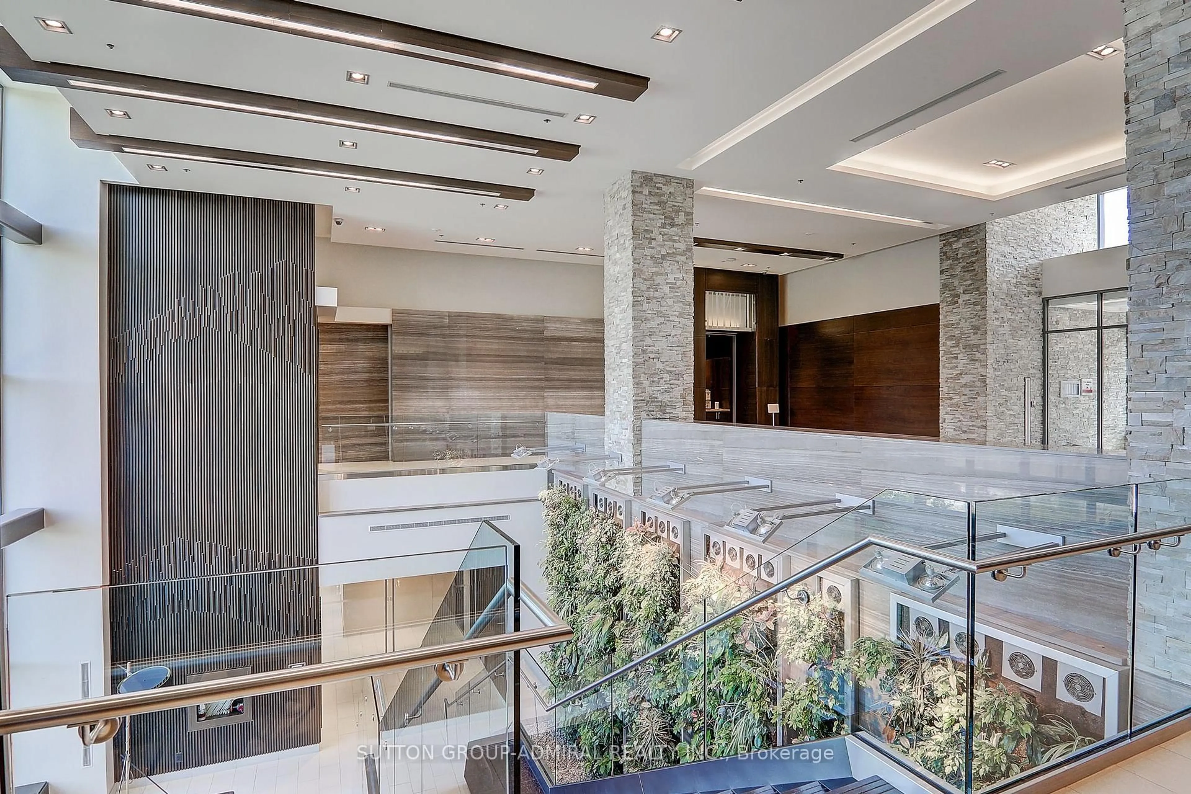 Indoor foyer for 35 Brian Peck Cres #1413, Toronto Ontario M4G 0A5