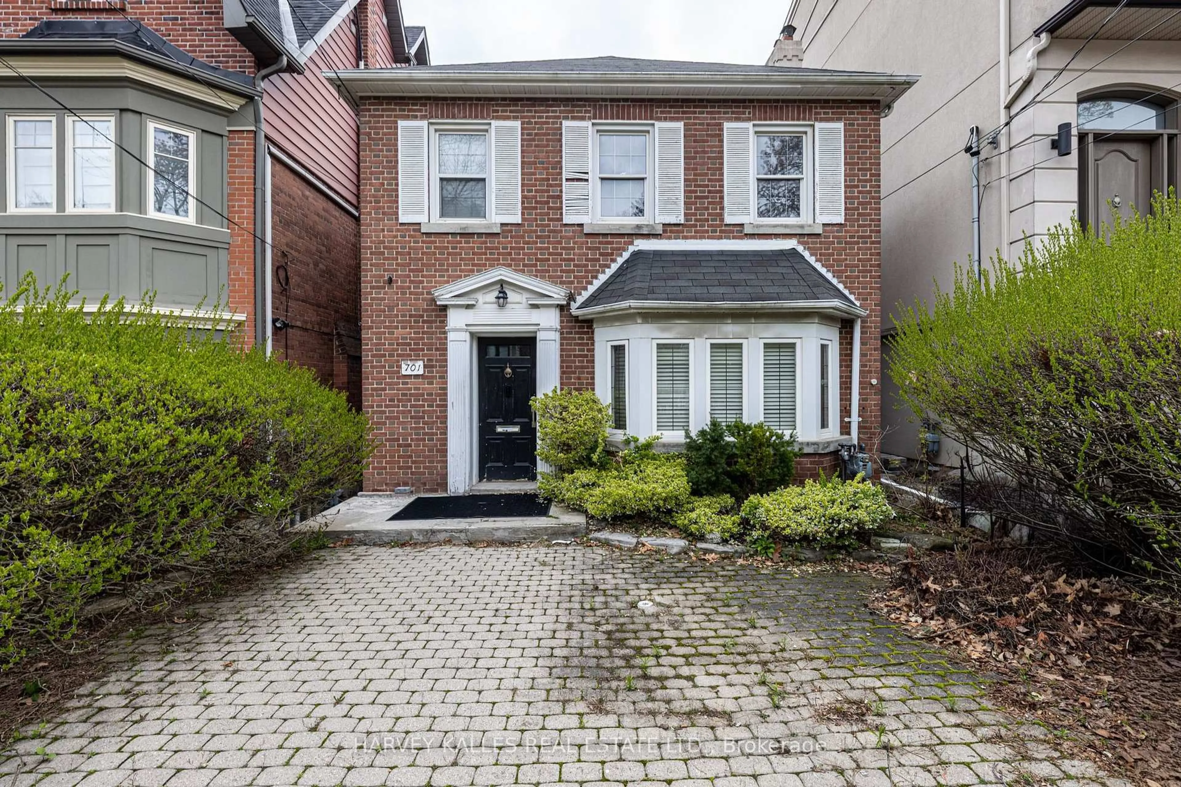 Home with brick exterior material, street for 701 Oriole Pkwy, Toronto Ontario M4R 2C1