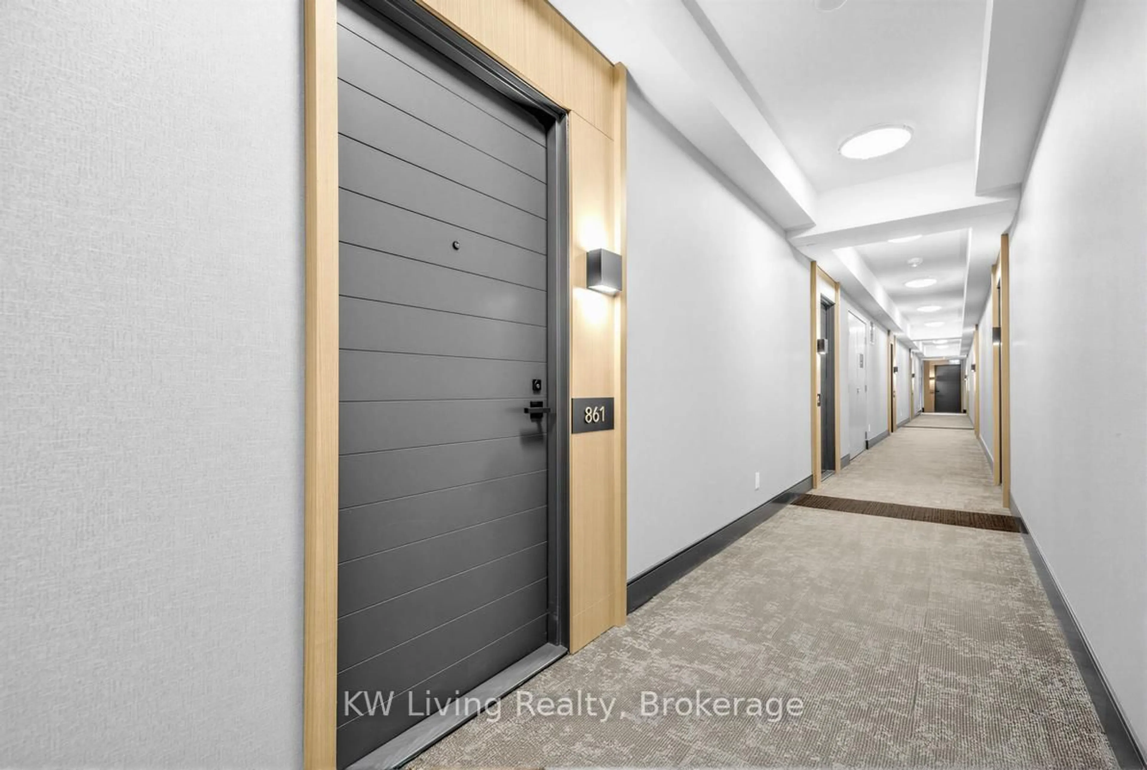 Indoor entryway for 25 Adra Grado Way #861, Toronto Ontario M2J 0H6