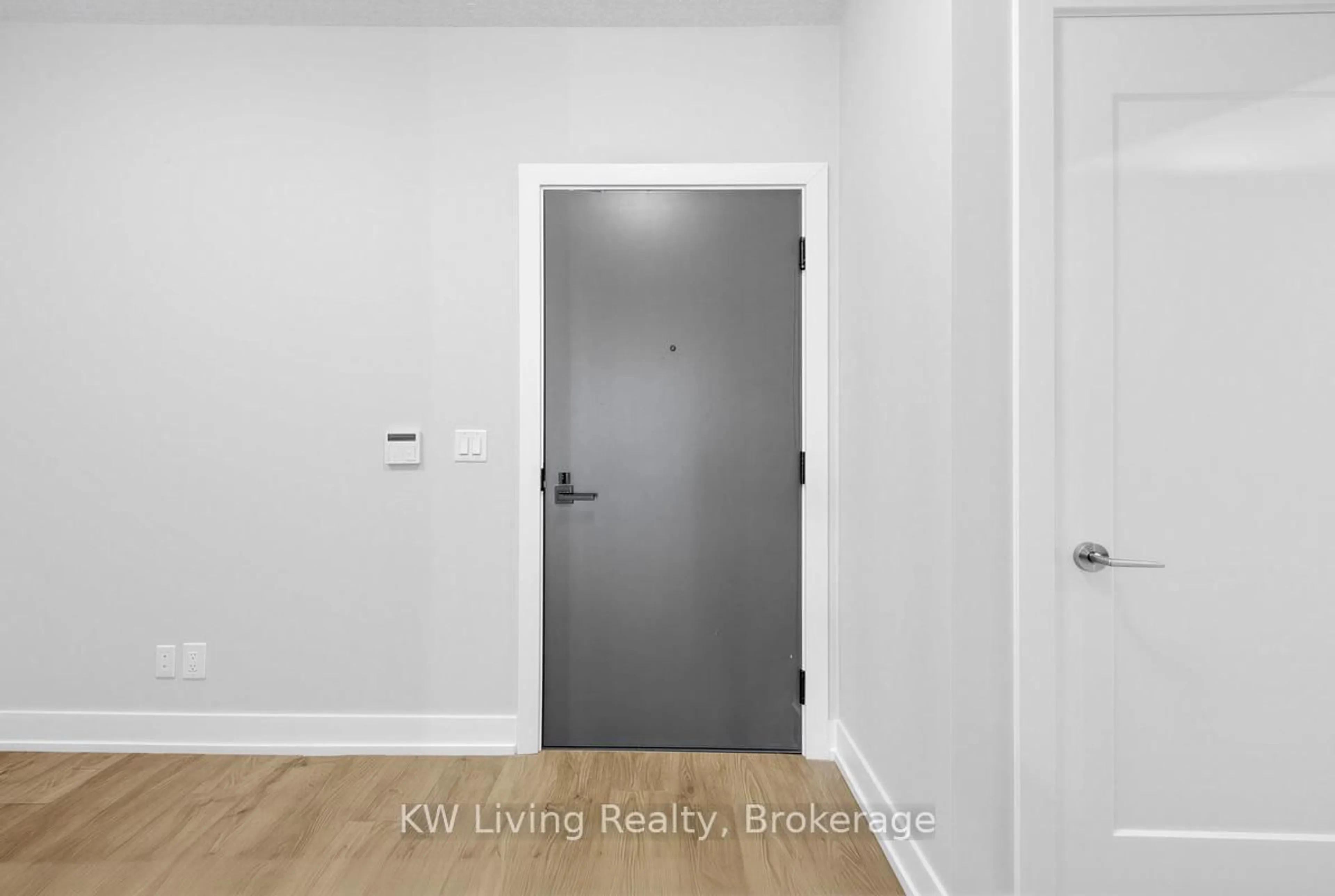Indoor entryway for 25 Adra Grado Way #861, Toronto Ontario M2J 0H6