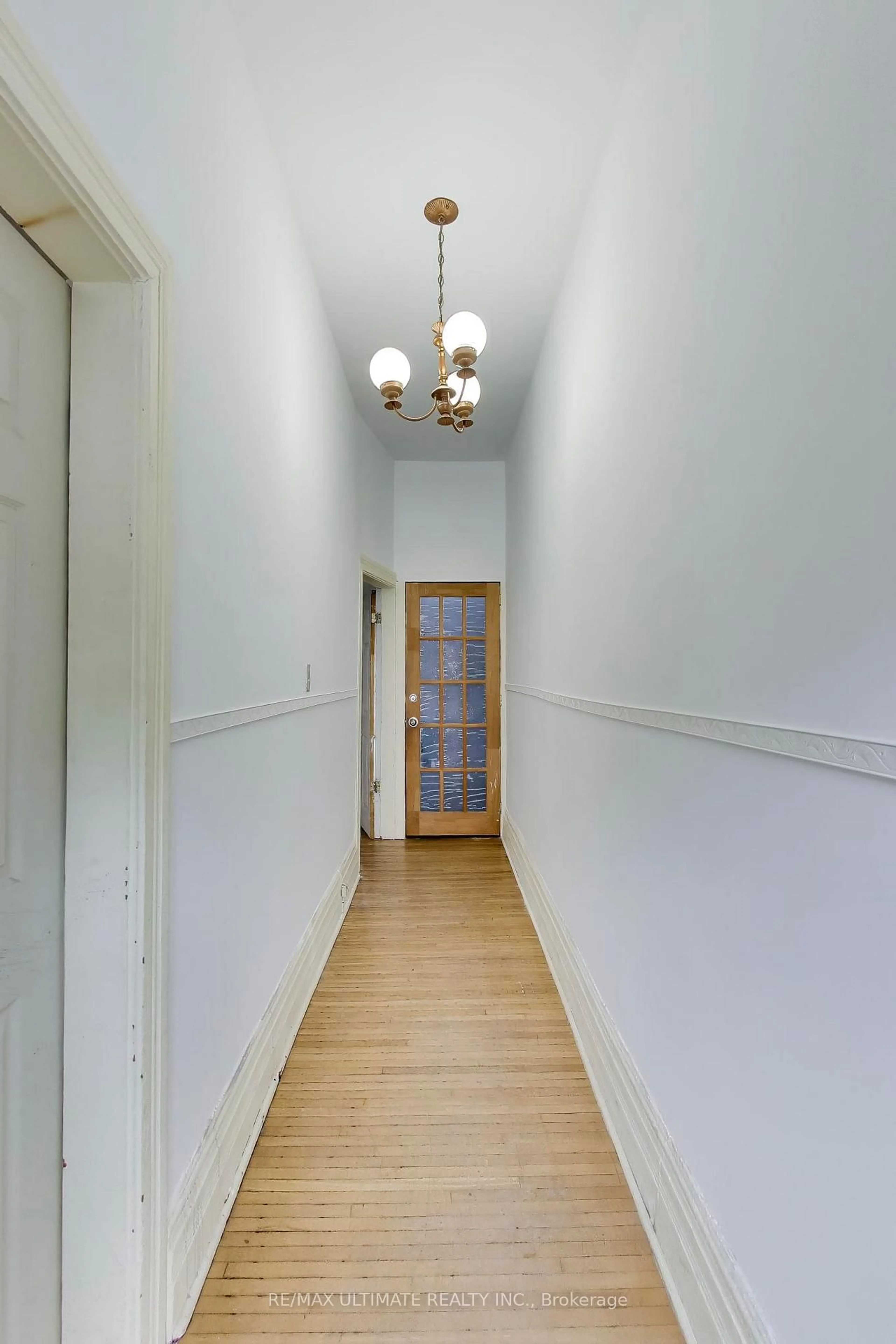 Indoor foyer for 35 Manning Ave, Toronto Ontario M6J 2K3