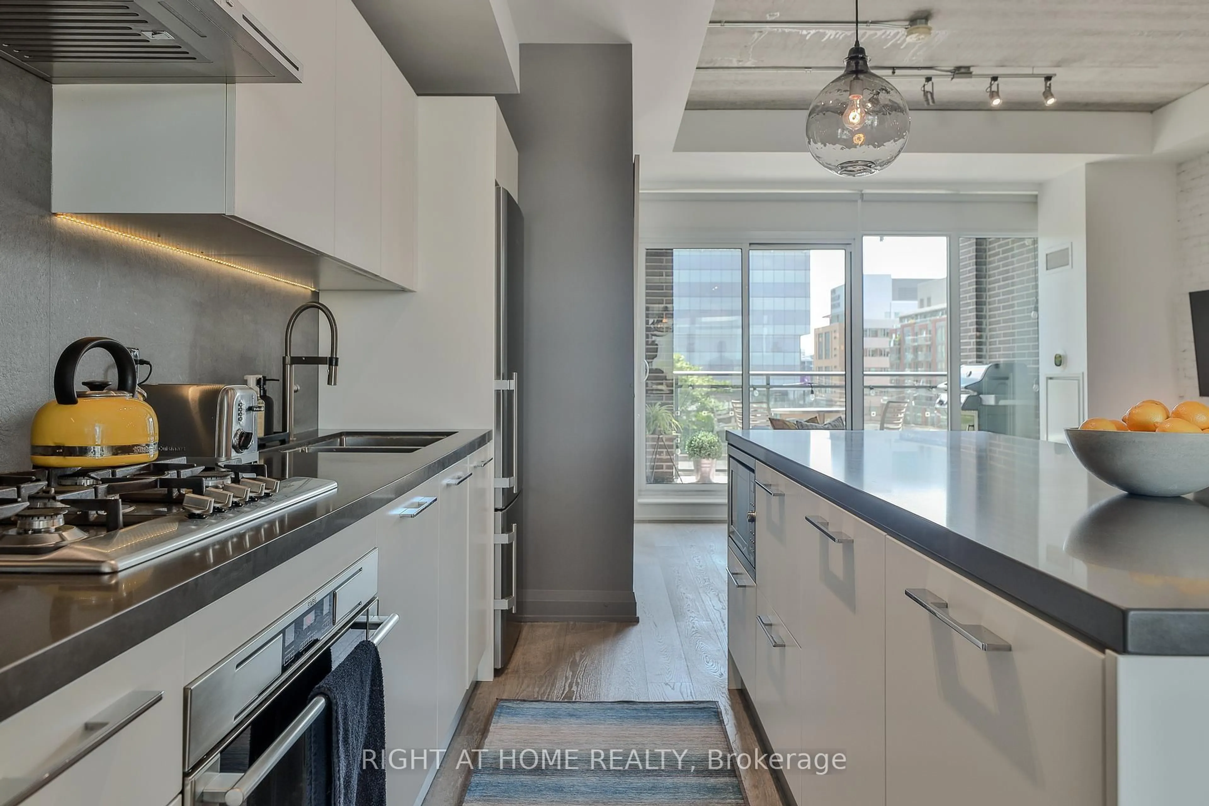 Unknown for 41 Ossington Ave #405, Toronto Ontario M6J 2Y9
