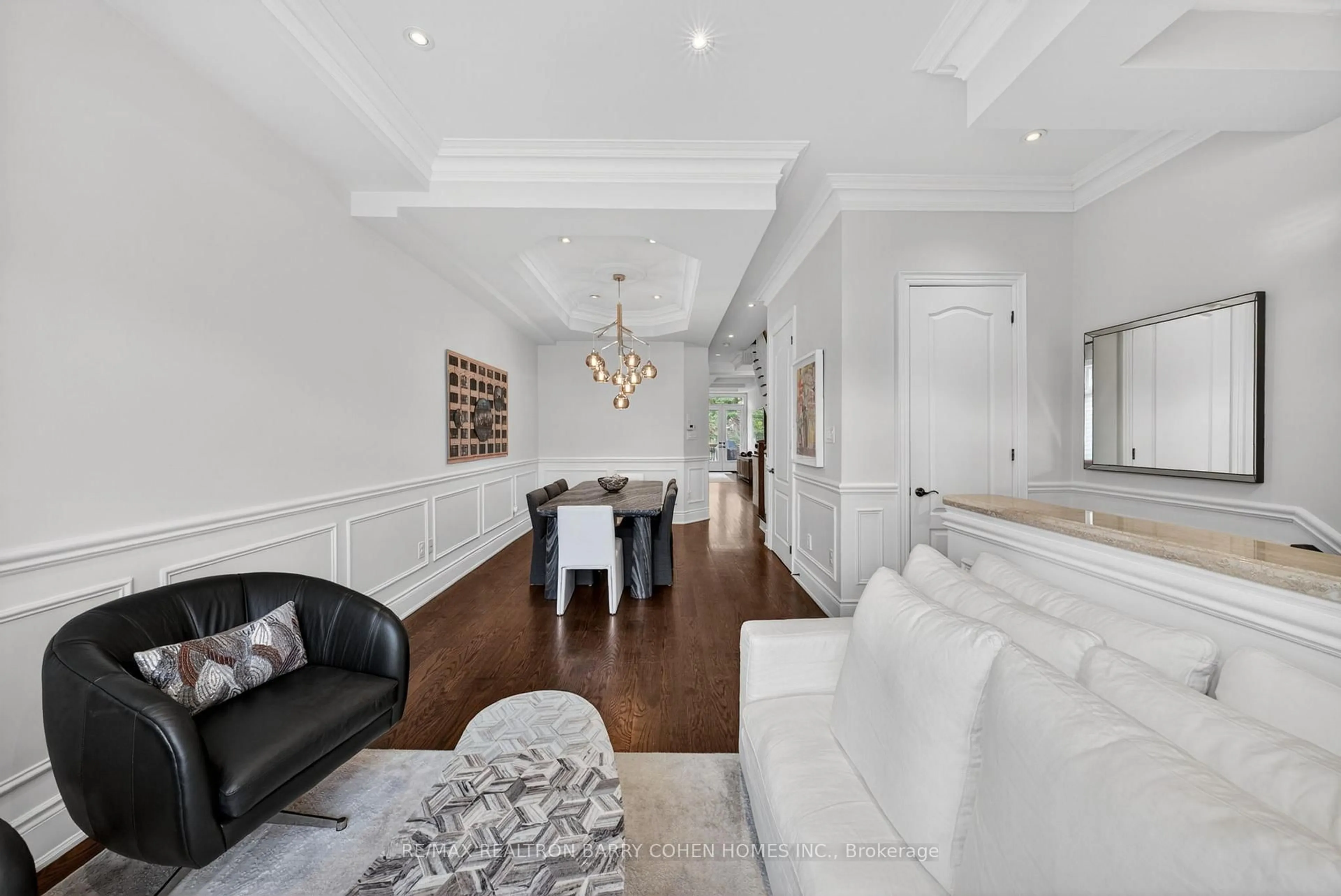 Living room with furniture, unknown for 760b Avenue Rd, Toronto Ontario M5P 2K3