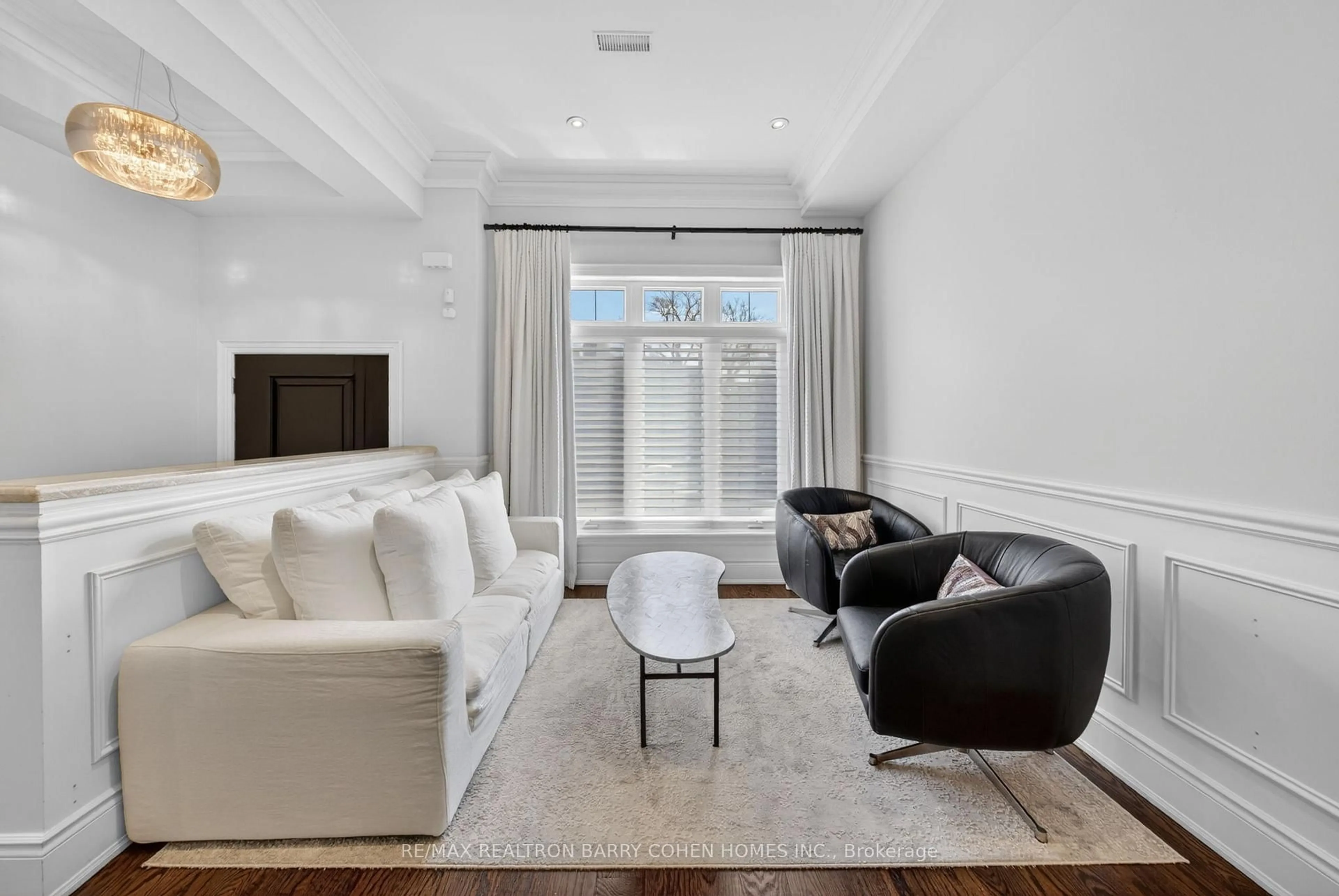 Living room with furniture, unknown for 760b Avenue Rd, Toronto Ontario M5P 2K3