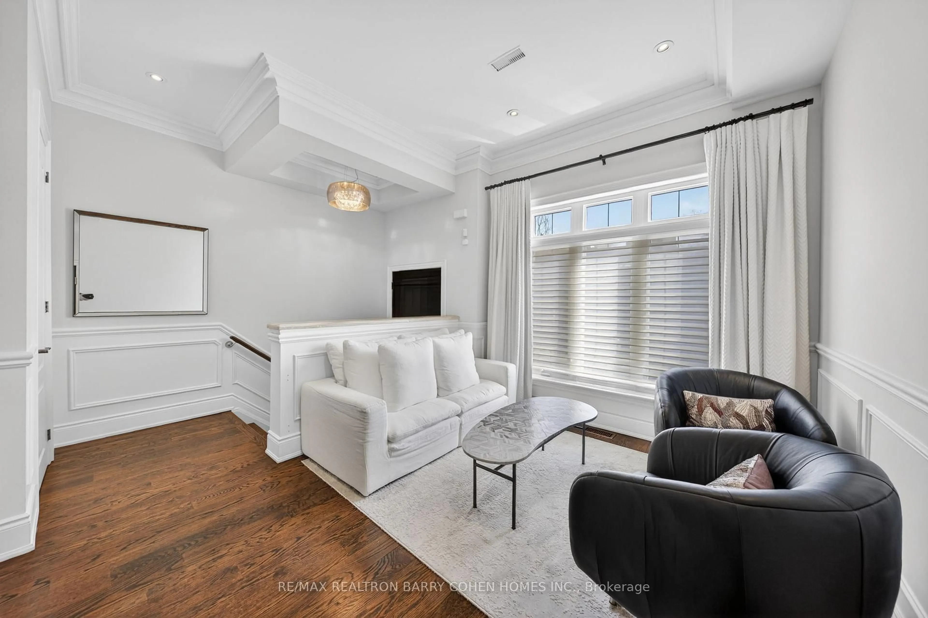 Living room with furniture, unknown for 760b Avenue Rd, Toronto Ontario M5P 2K3