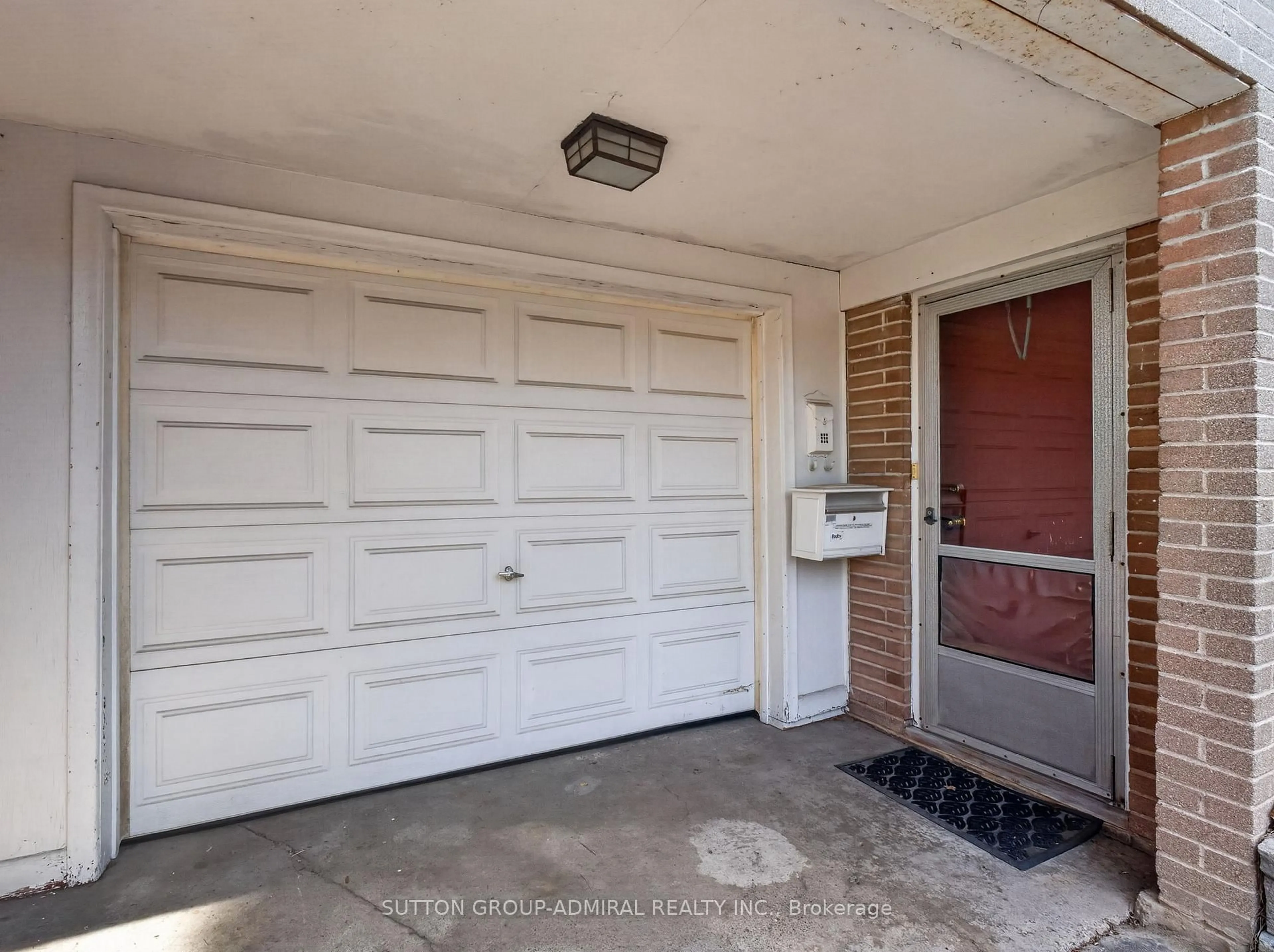 Indoor garage for 30 Foxwarren Dr, Toronto Ontario M2K 1L3