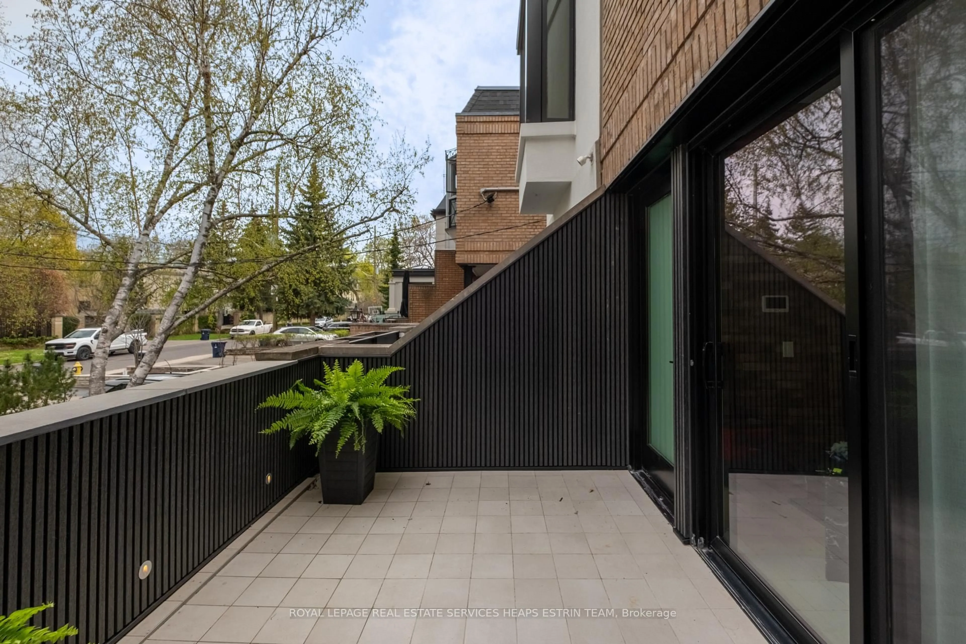 Patio, street for 42 Clarendon Ave, Toronto Ontario M4V 1J1