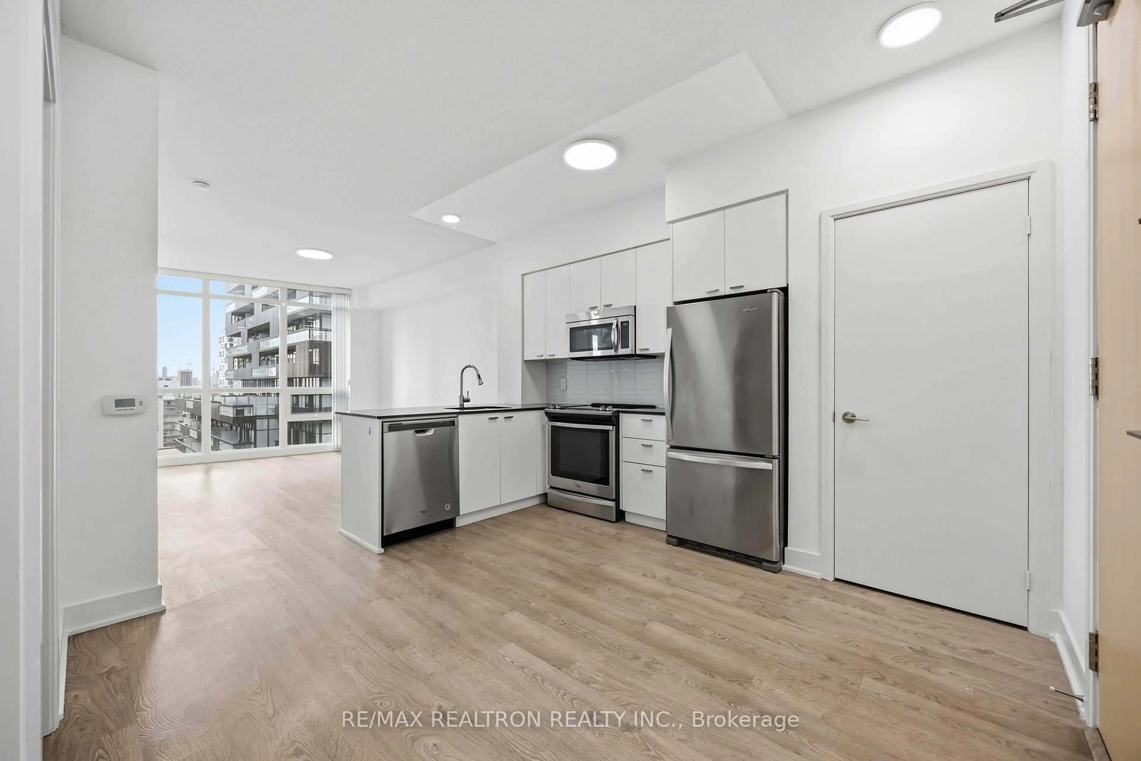 Unknown for 30 Roehampton Ave #1501, Toronto Ontario M4P 0B9