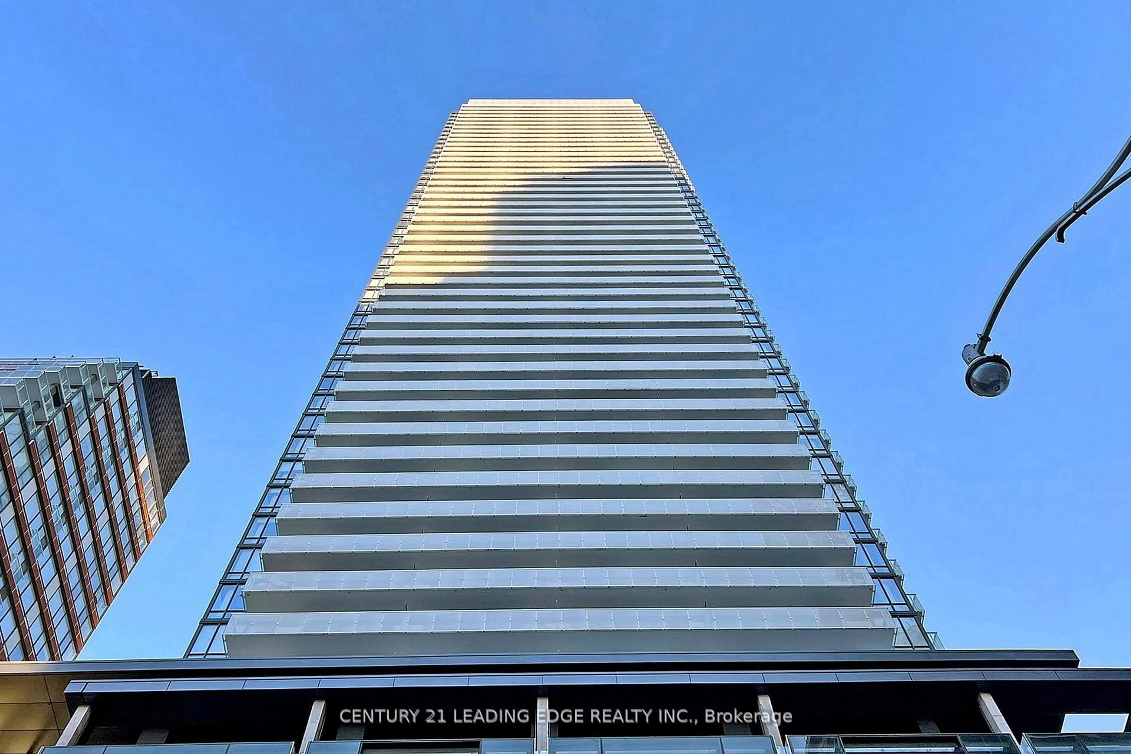 Indoor foyer for 501 Yonge St #5102, Toronto Ontario M4Y 0G8