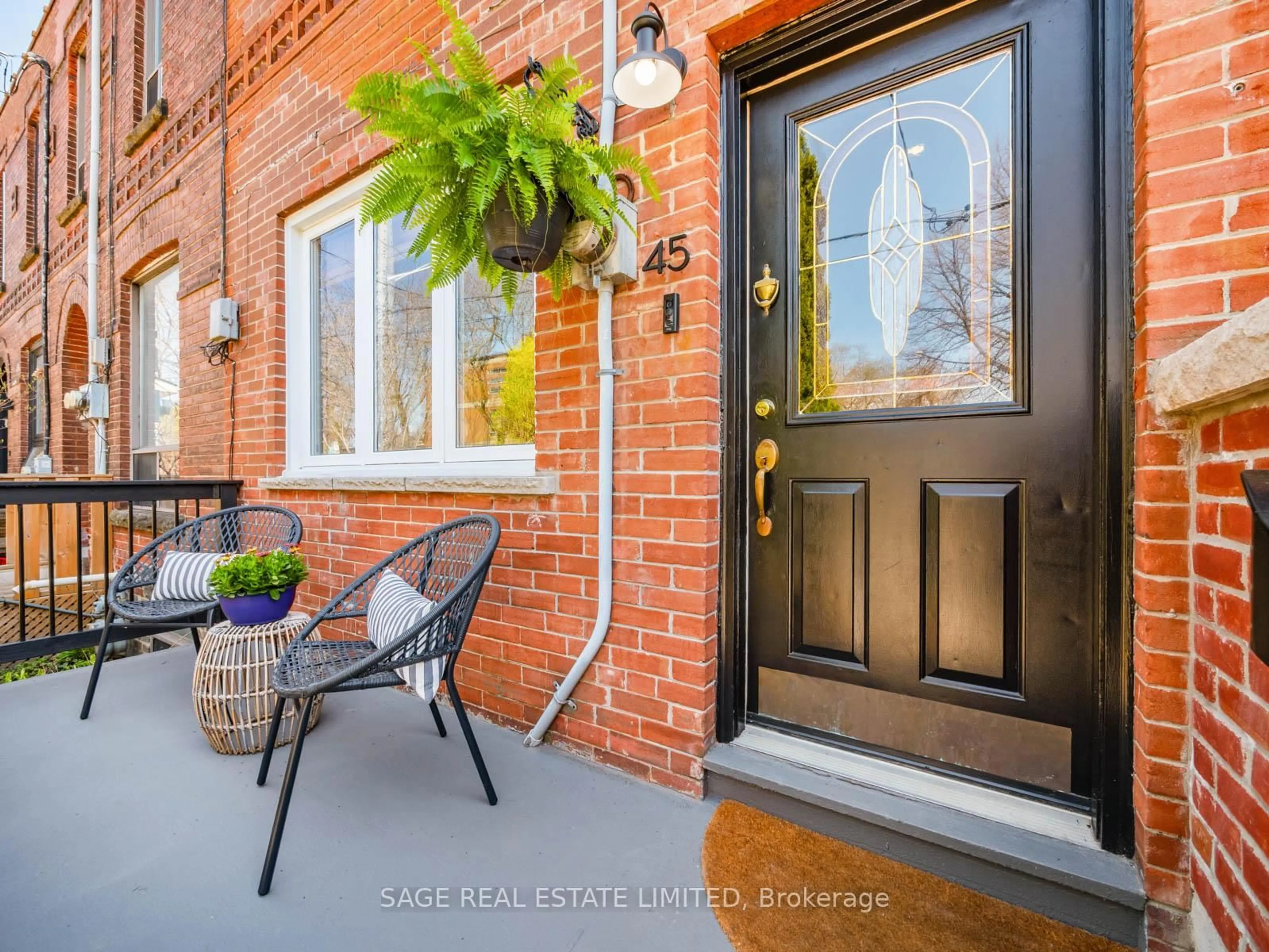 Indoor entryway for 45 Shirley St, Toronto Ontario M6K 1S8