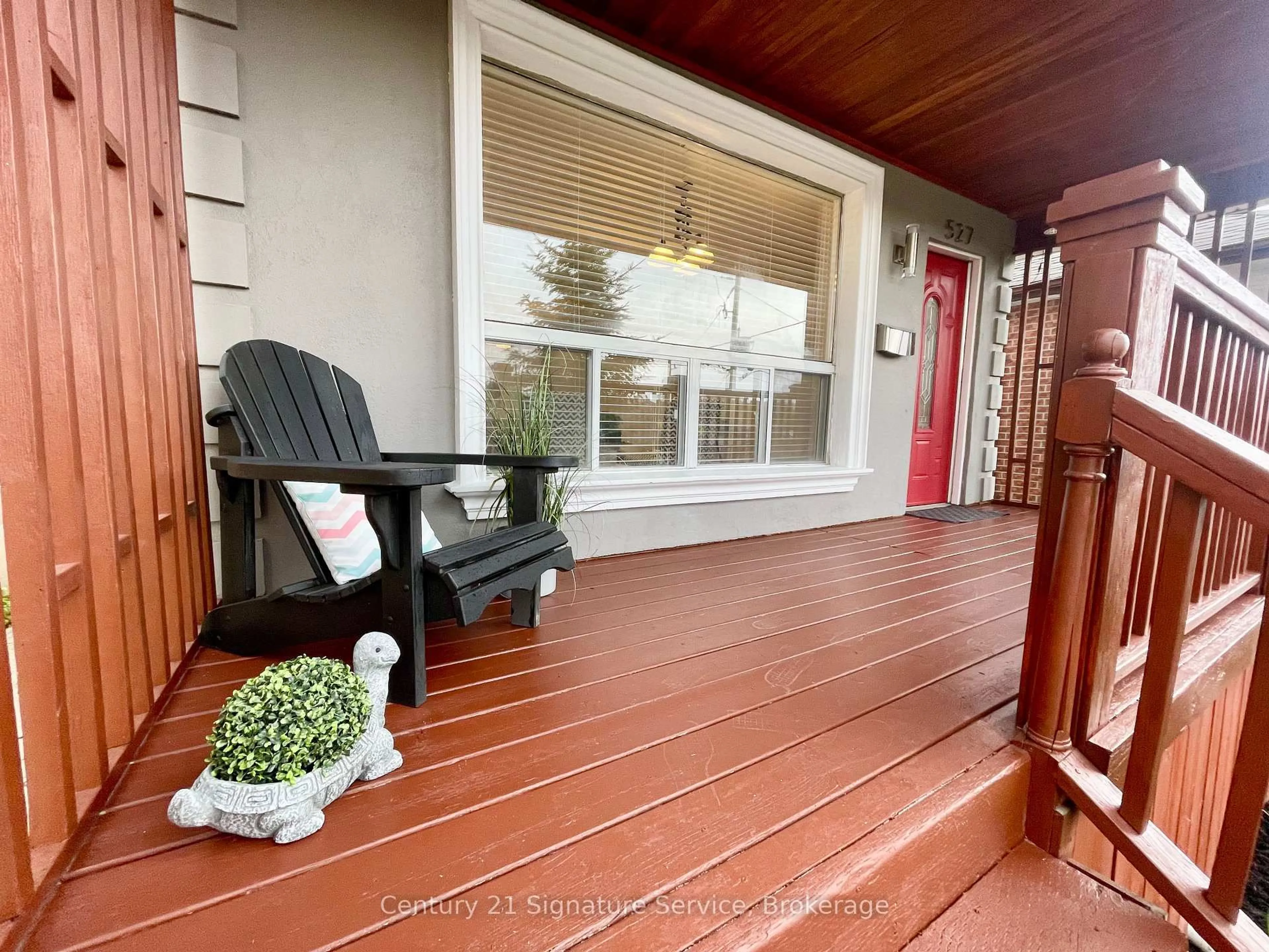 Indoor entryway for 527 Westmount Ave, Toronto Ontario M6E 3N6