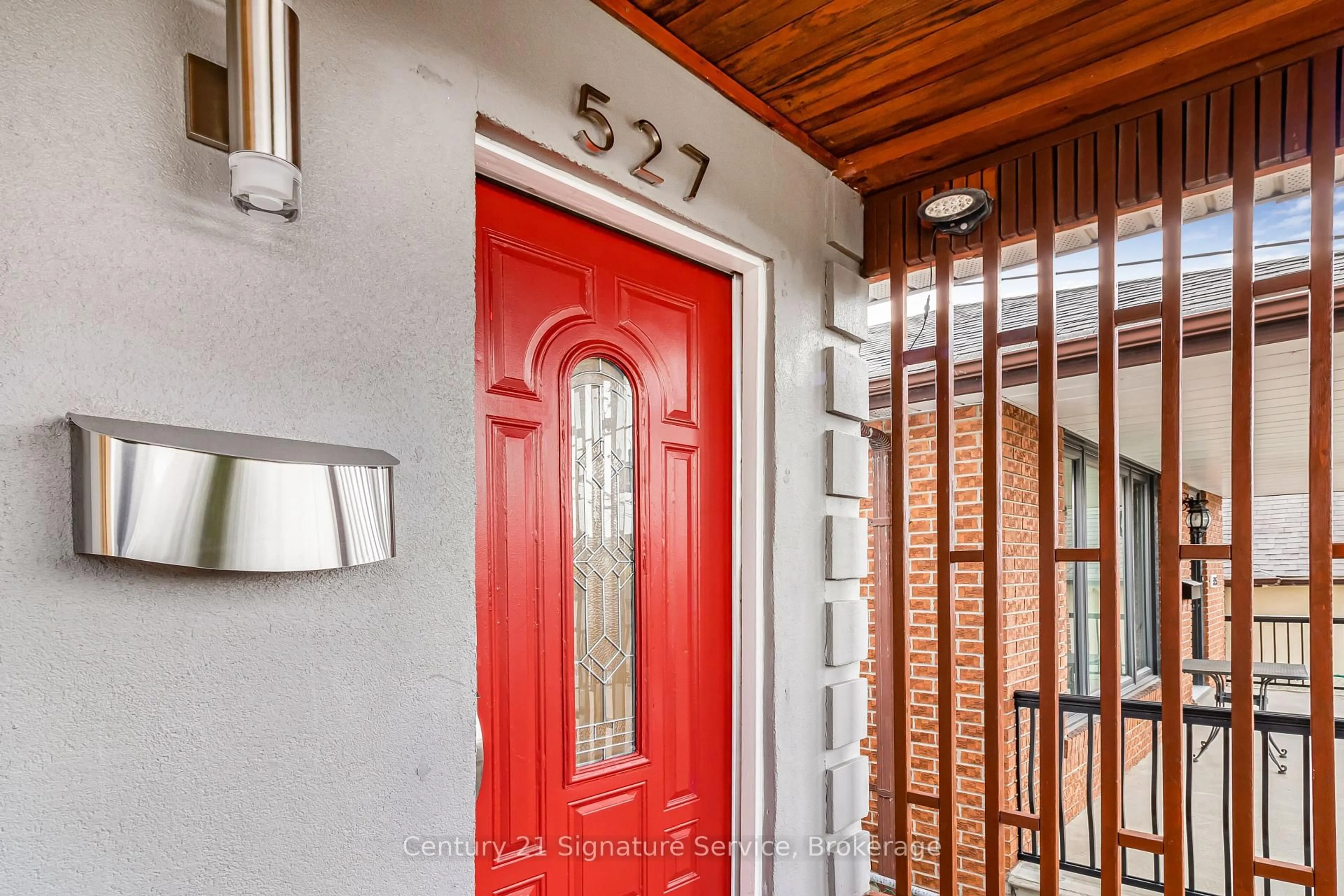 Indoor entryway for 527 Westmount Ave, Toronto Ontario M6E 3N6