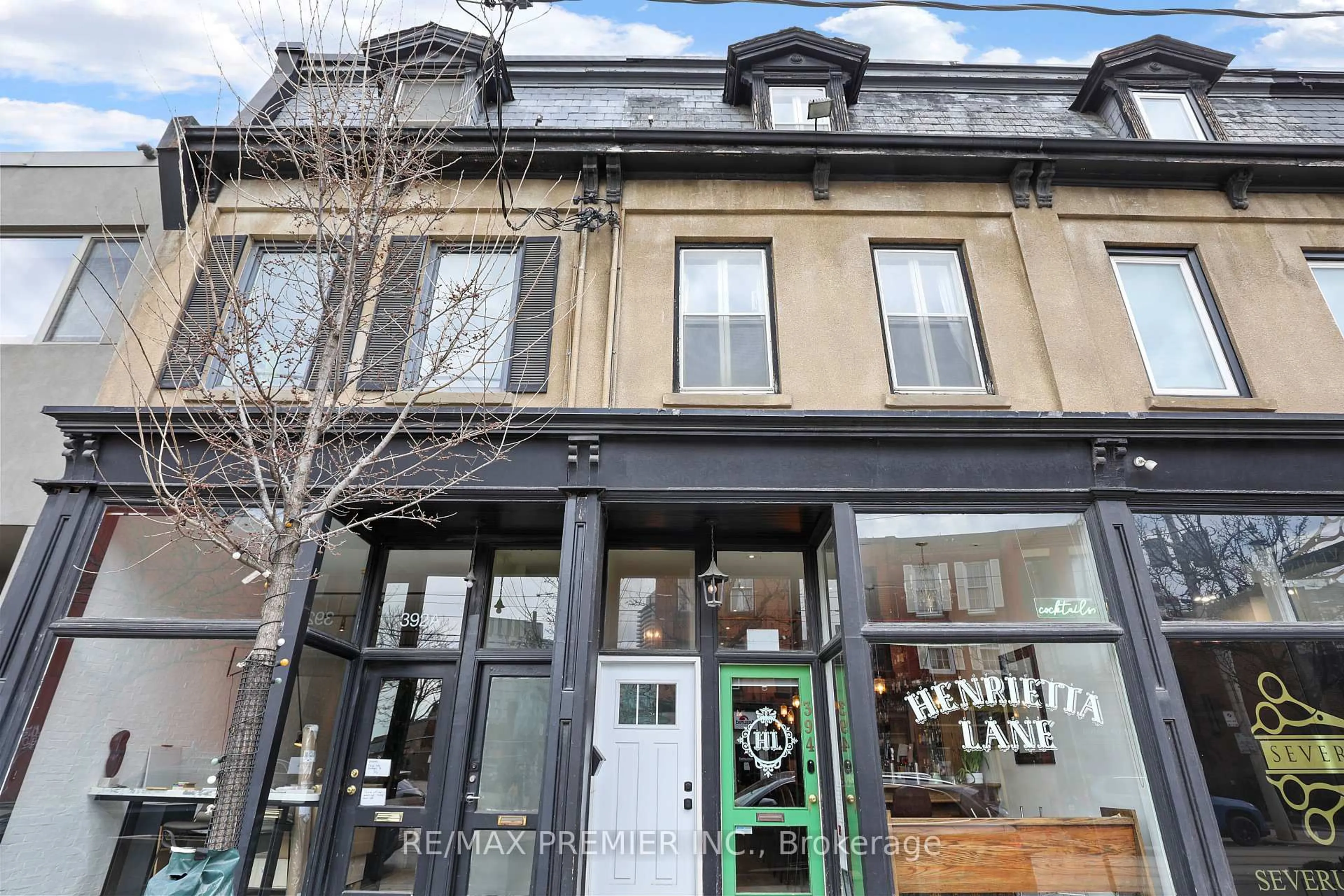 Unknown for 394 King St, Toronto Ontario M5A 1K9