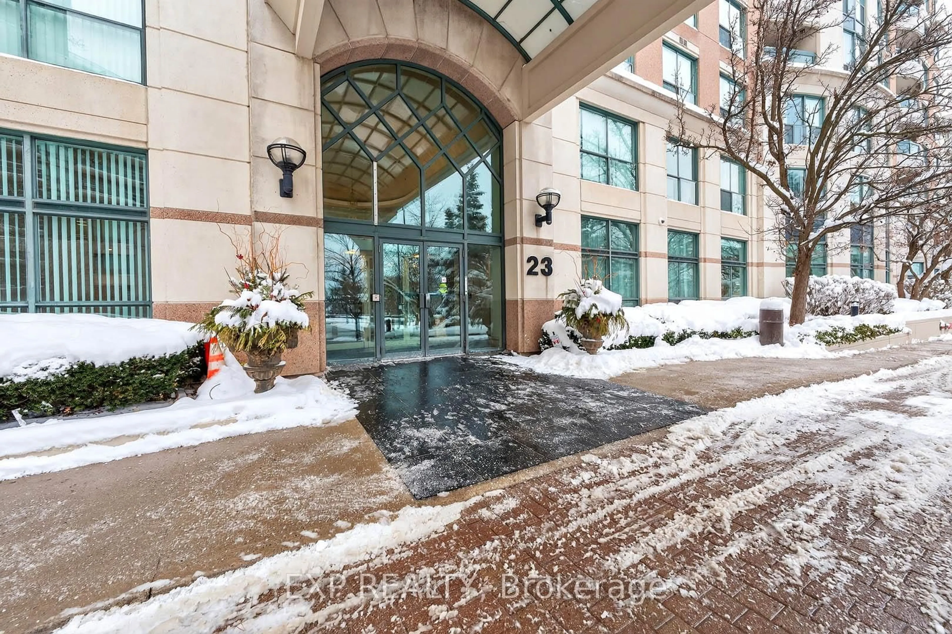 Indoor foyer for 23 Lorraine Dr #517, Toronto Ontario M2N 6Z6