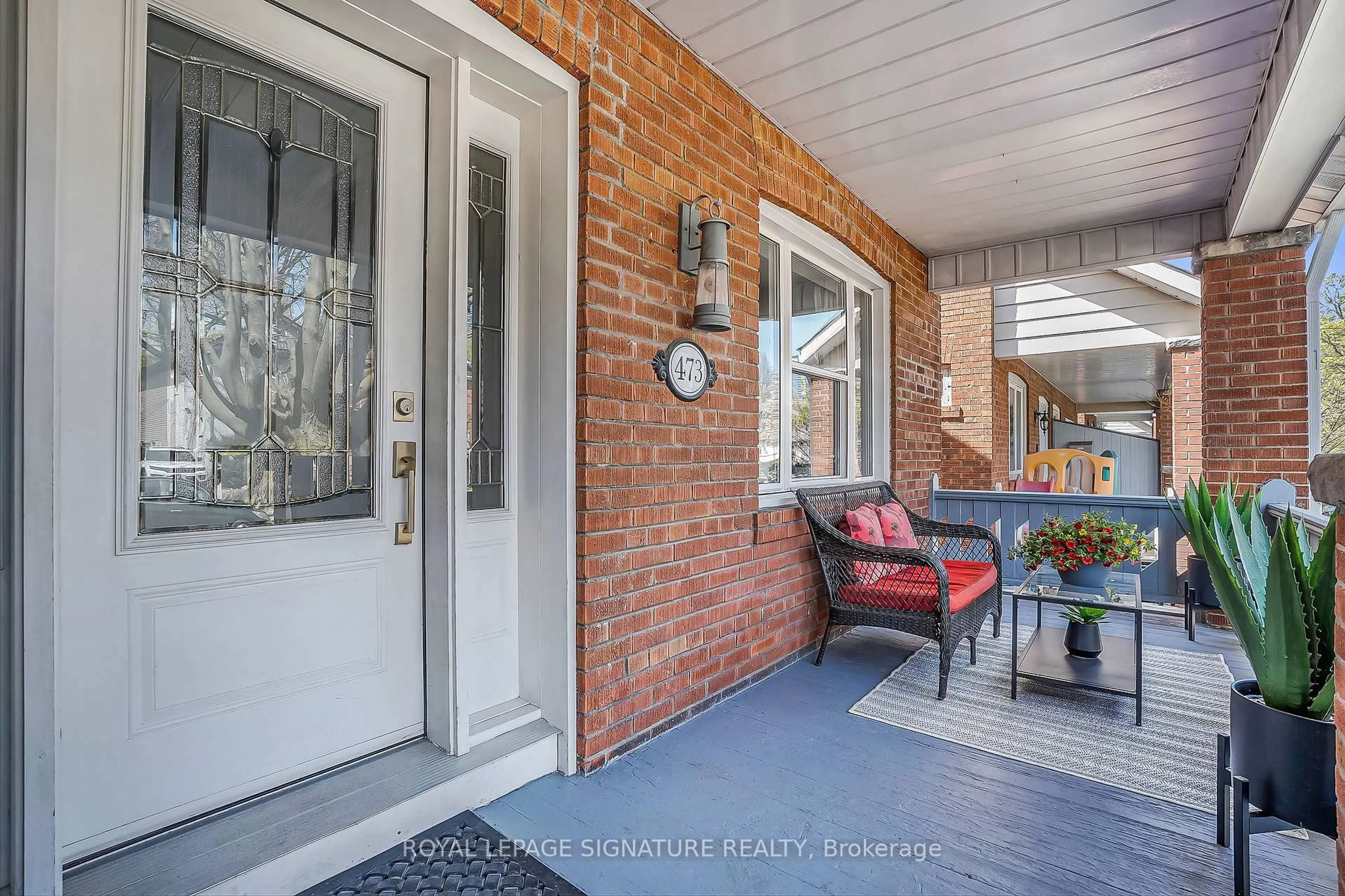 Indoor entryway for 473 Hillsdale Ave, Toronto Ontario M4S 1V1