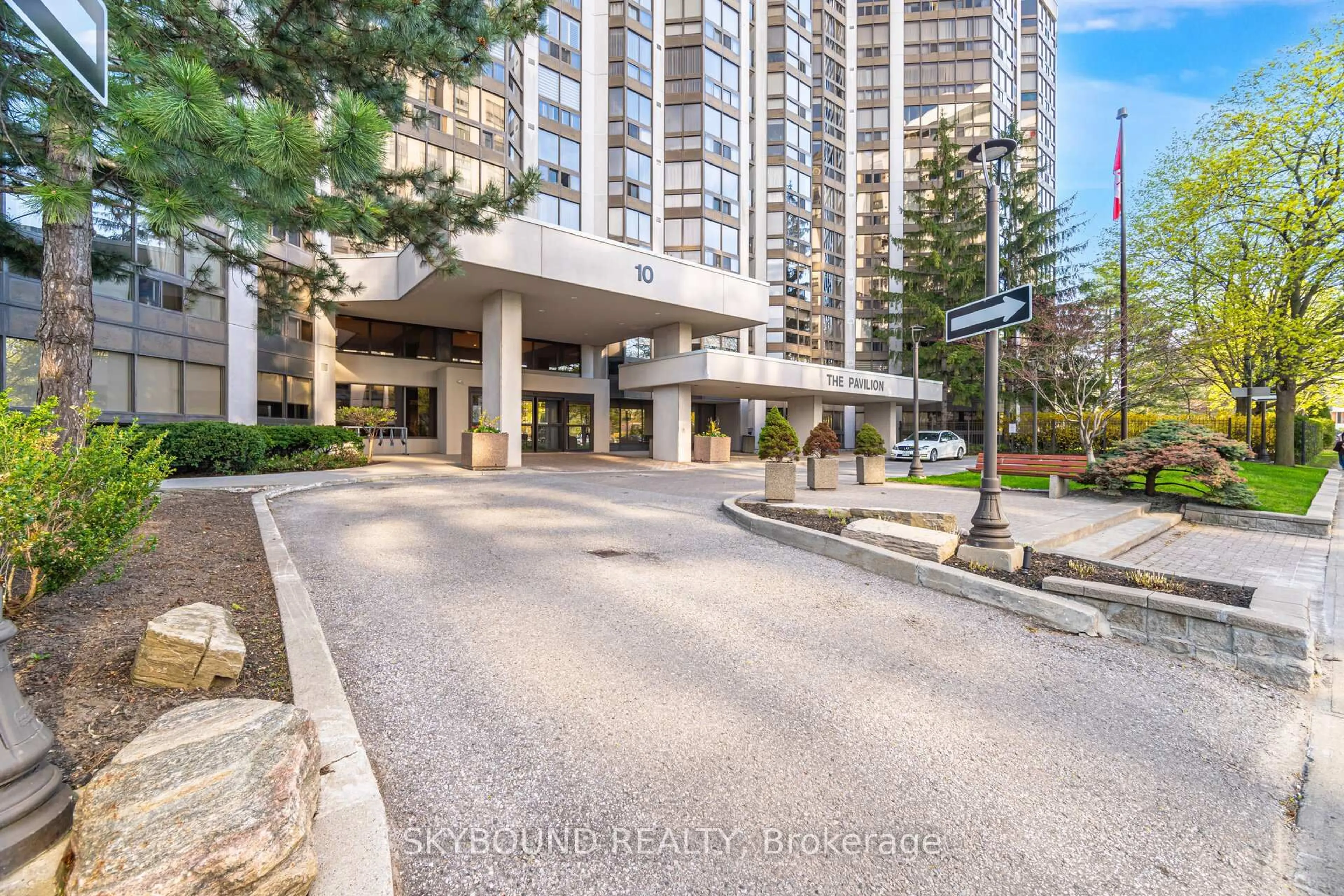 Indoor foyer for 10 Kenneth Ave #511, Toronto Ontario M2N 6K6