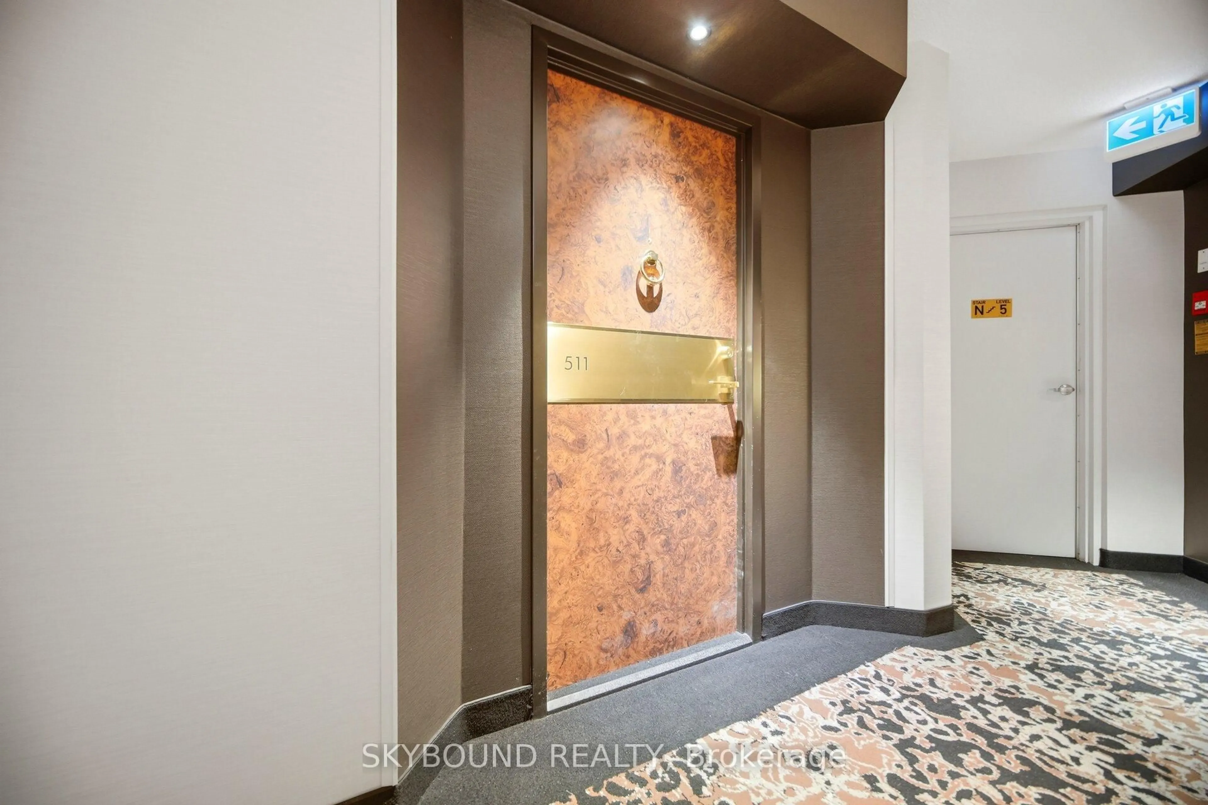 Indoor foyer for 10 Kenneth Ave #511, Toronto Ontario M2N 6K6