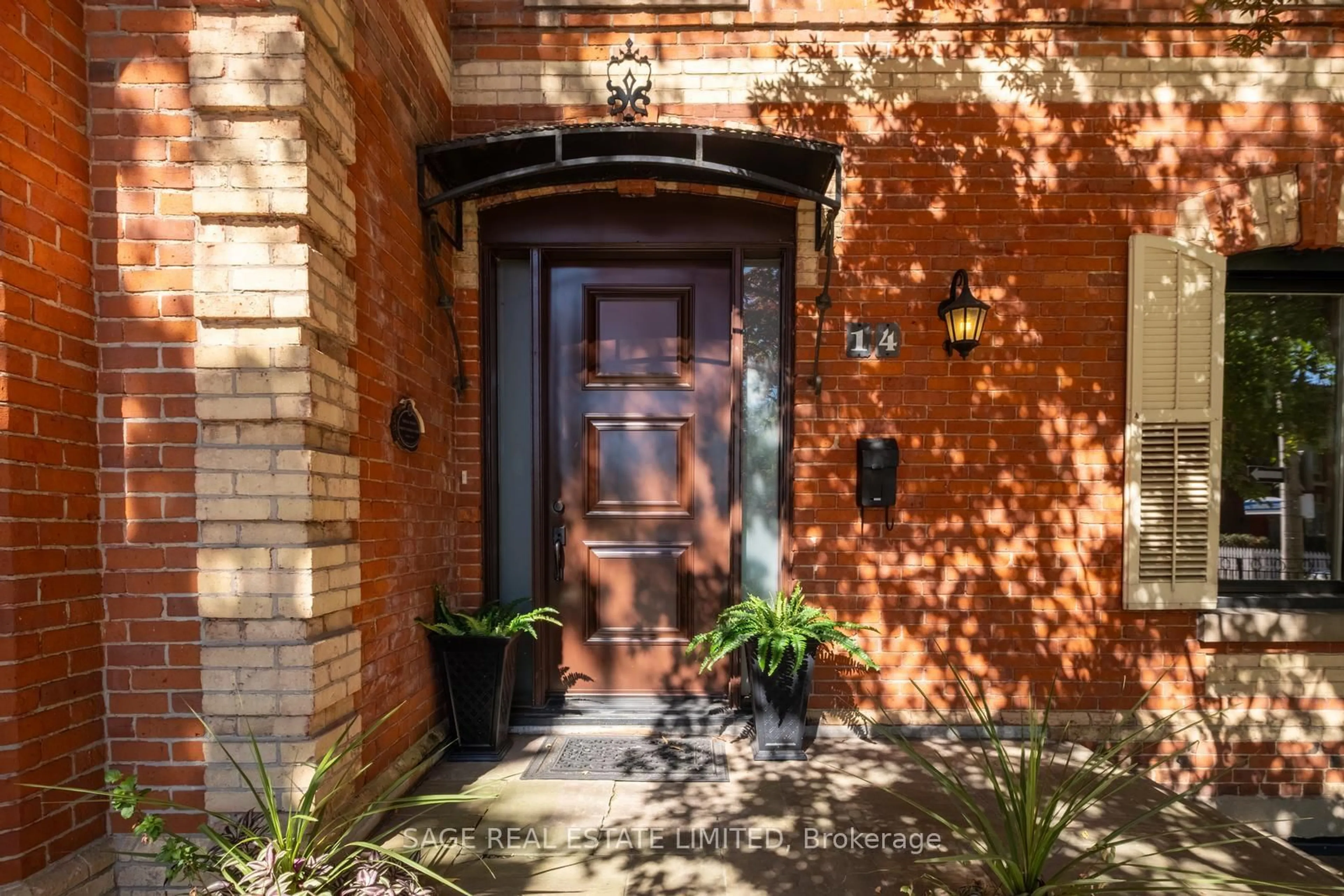 Indoor entryway for 14 Halton St, Toronto Ontario M6J 1R3