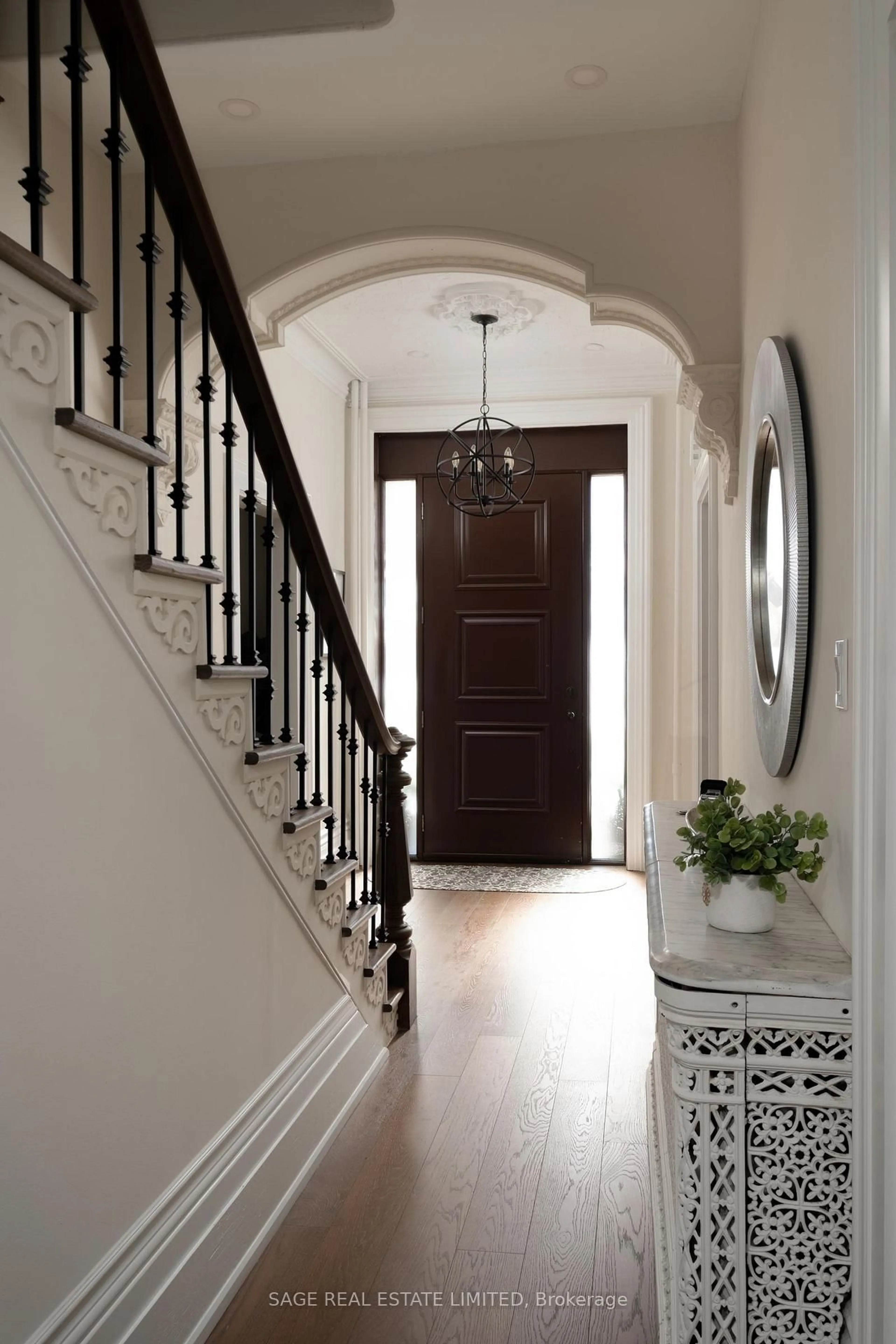 Indoor entryway for 14 Halton St, Toronto Ontario M6J 1R3