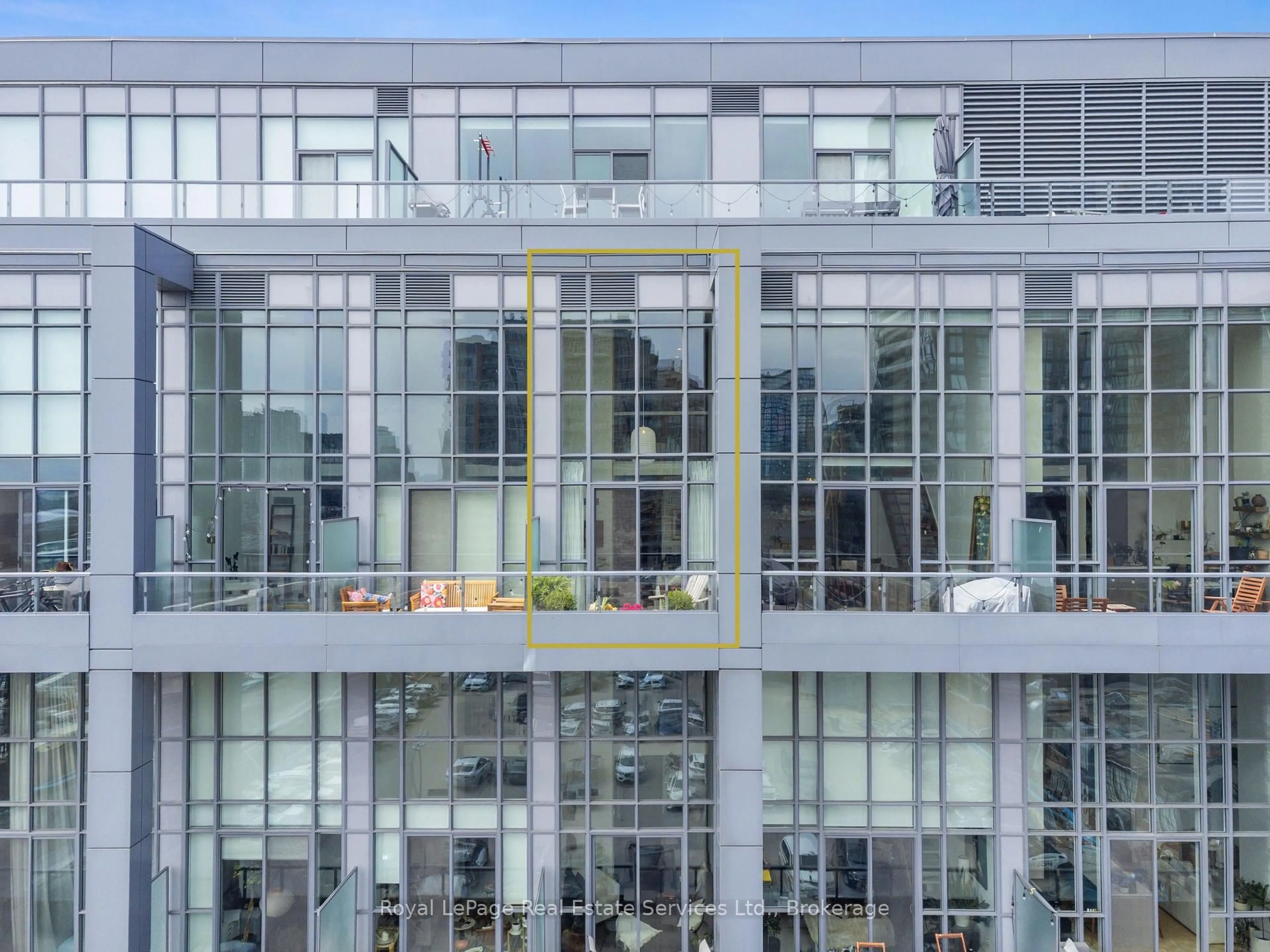 Indoor foyer for 5 Hanna Ave #729, Toronto Ontario M6K 0B3