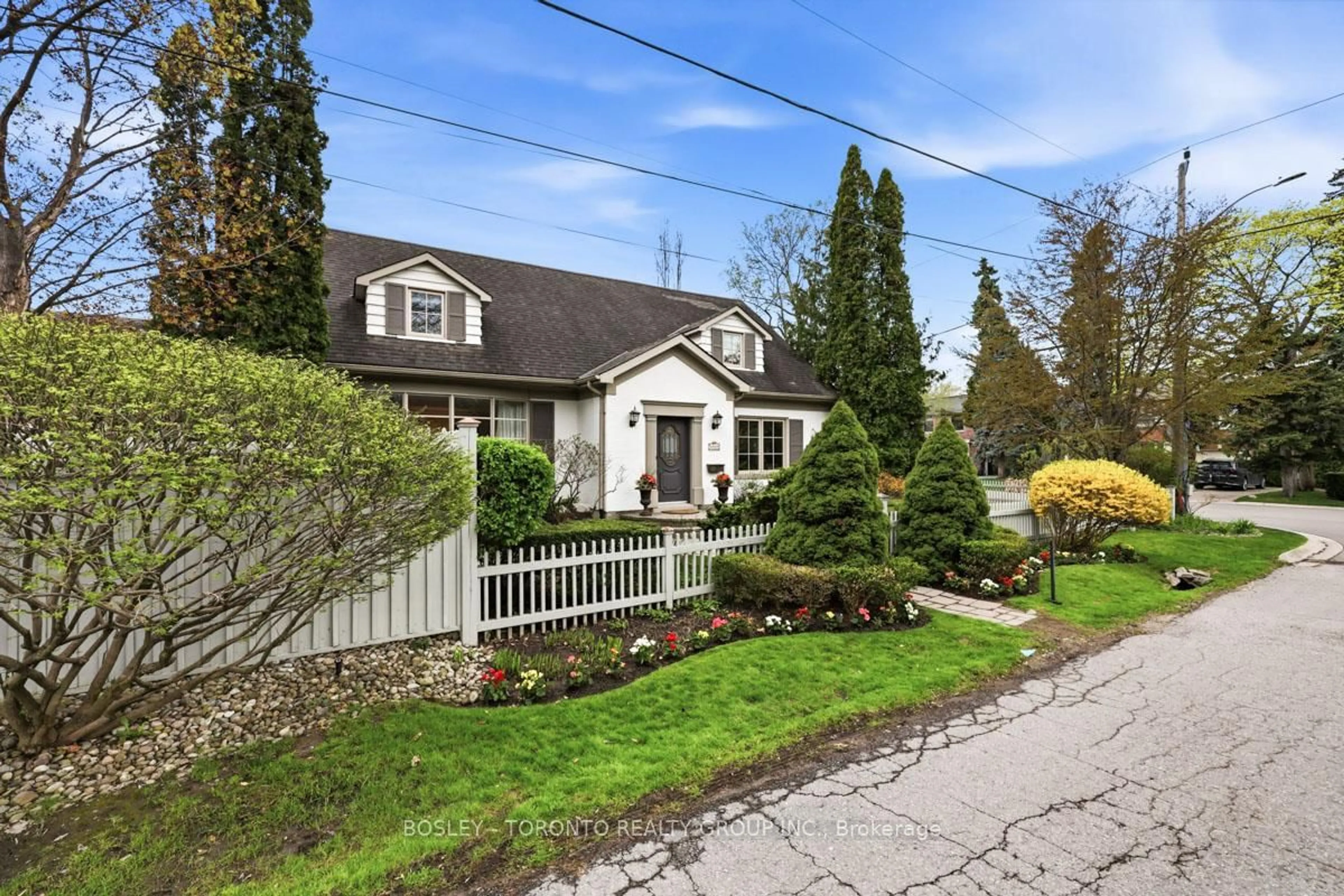 Unknown for 31 Caribou Rd, Toronto Ontario M5N 2A4