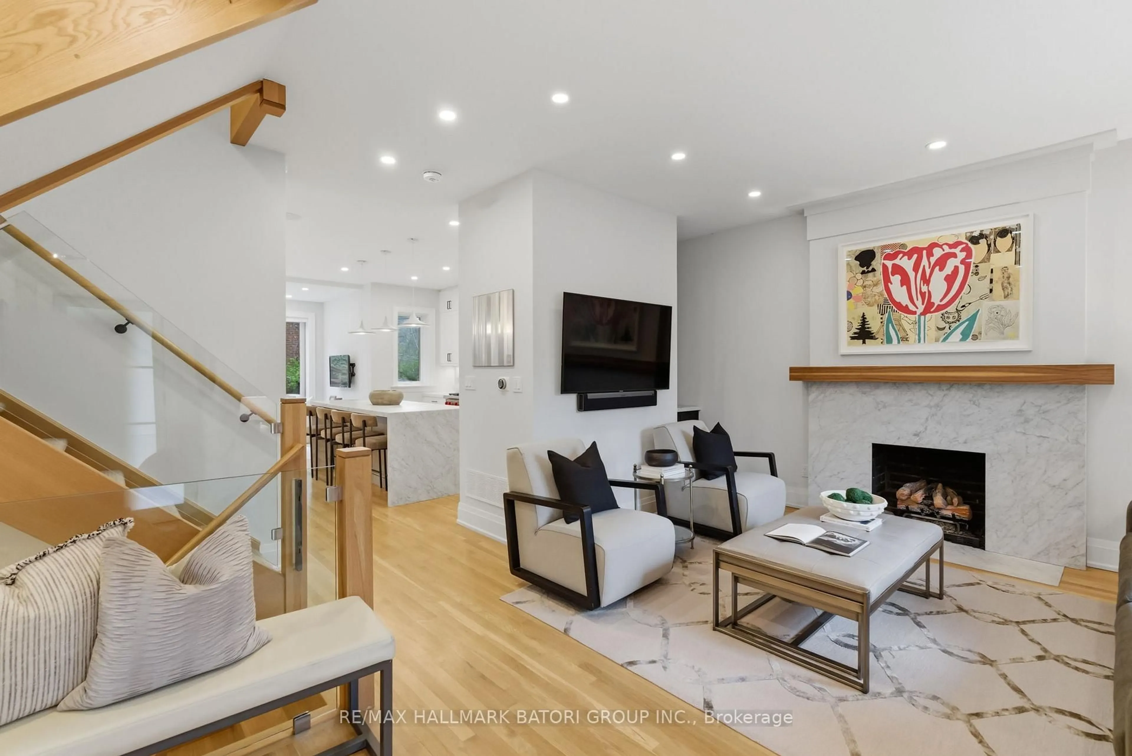 Living room with furniture, unknown for 135 Cottingham St, Toronto Ontario M4V 1B9