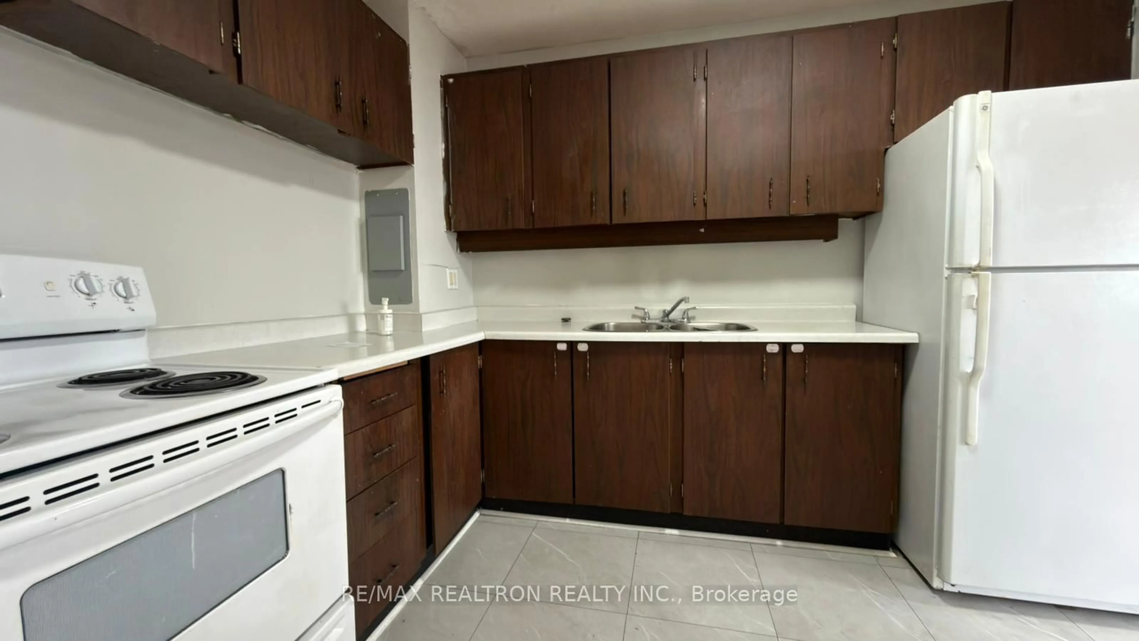 Standard kitchen, unknown for 735 Don Mills Rd #1508, Toronto Ontario M3C 1S9