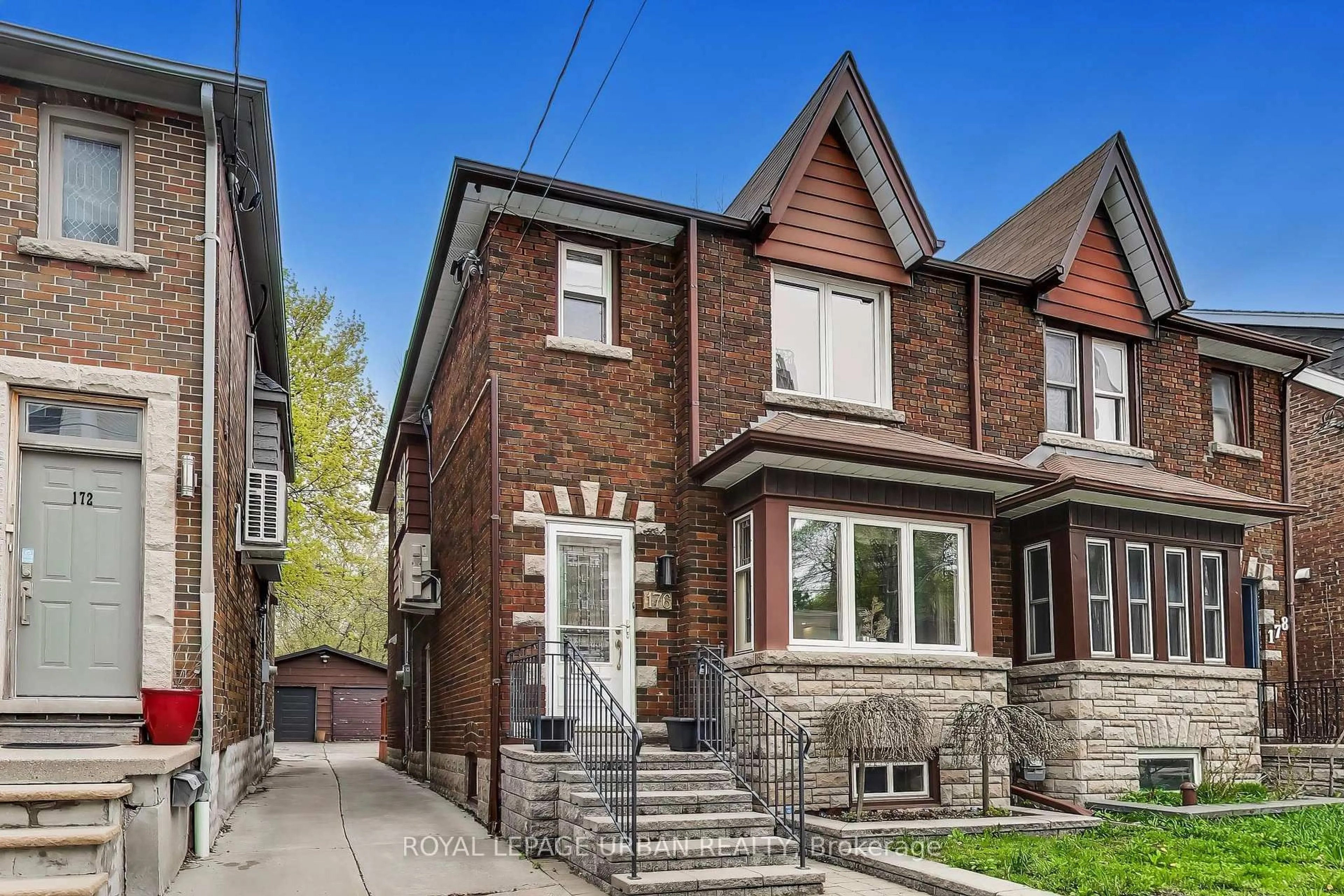 Home with brick exterior material, street for 176 Davisville Ave, Toronto Ontario M4S 1E8