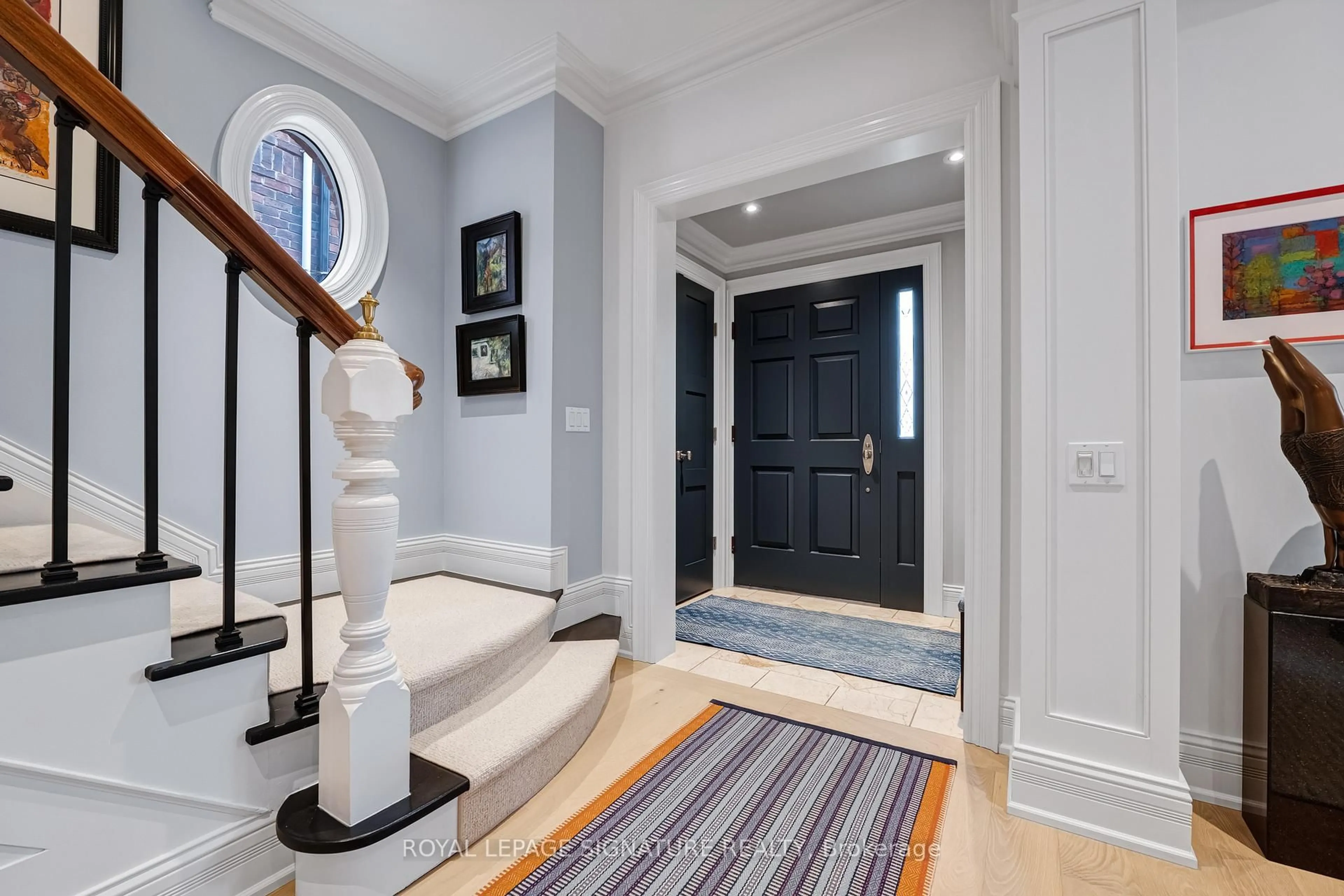 Indoor entryway for 46 Esgore Dr, Toronto Ontario M5M 3R4