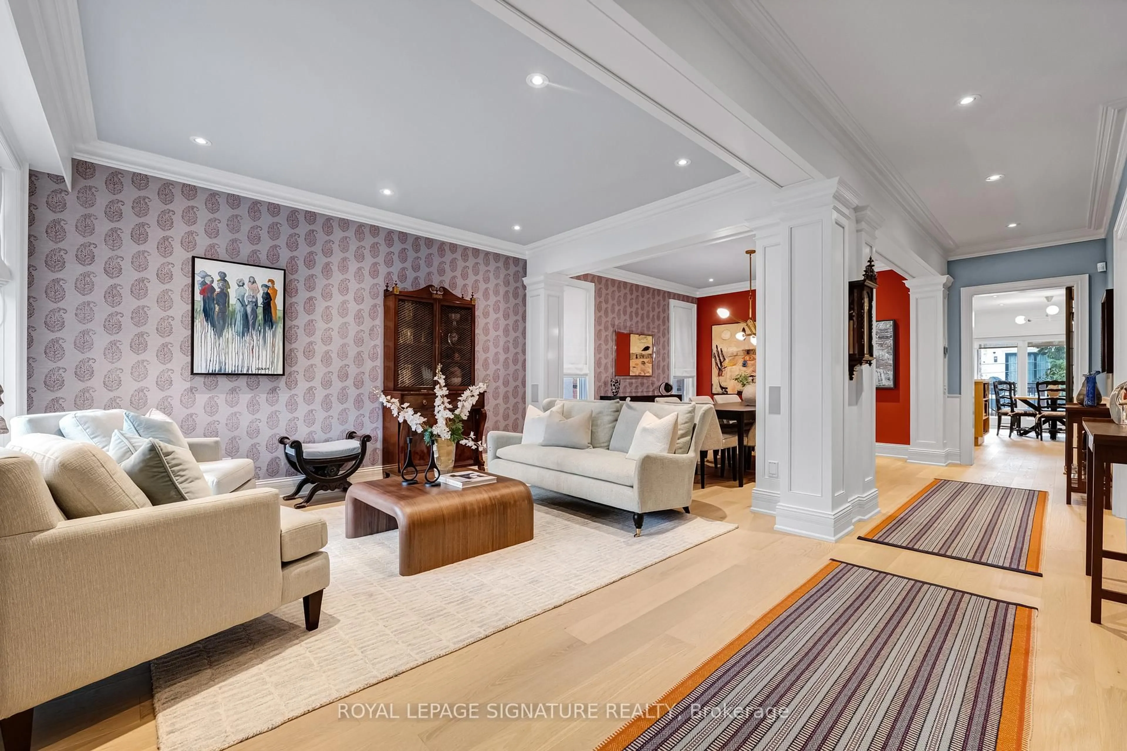 Indoor foyer for 46 Esgore Dr, Toronto Ontario M5M 3R4