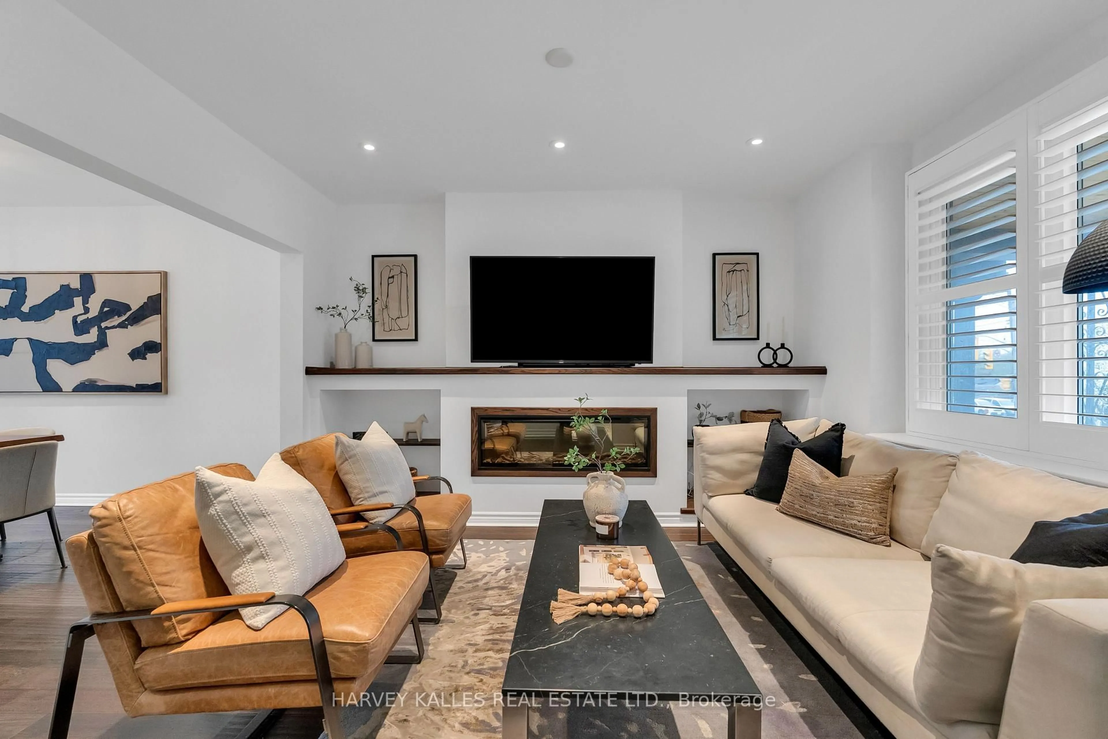 Living room with furniture, unknown for 326 Glenholme Ave, Toronto Ontario M6R 3E3