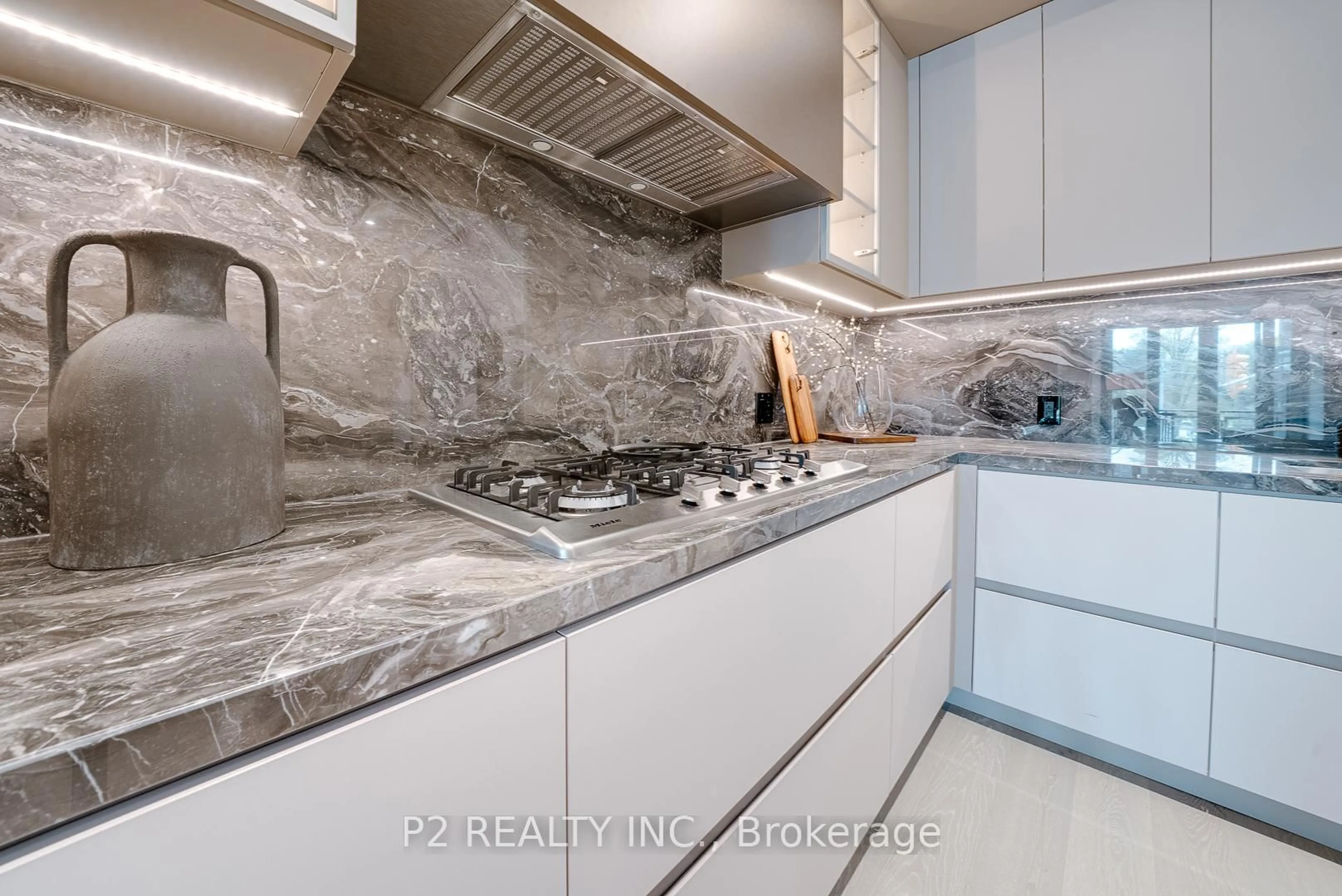 Contemporary kitchen, ceramic/tile floor for 2 Forest Hill Rd #208, Toronto Ontario M4V 2L3