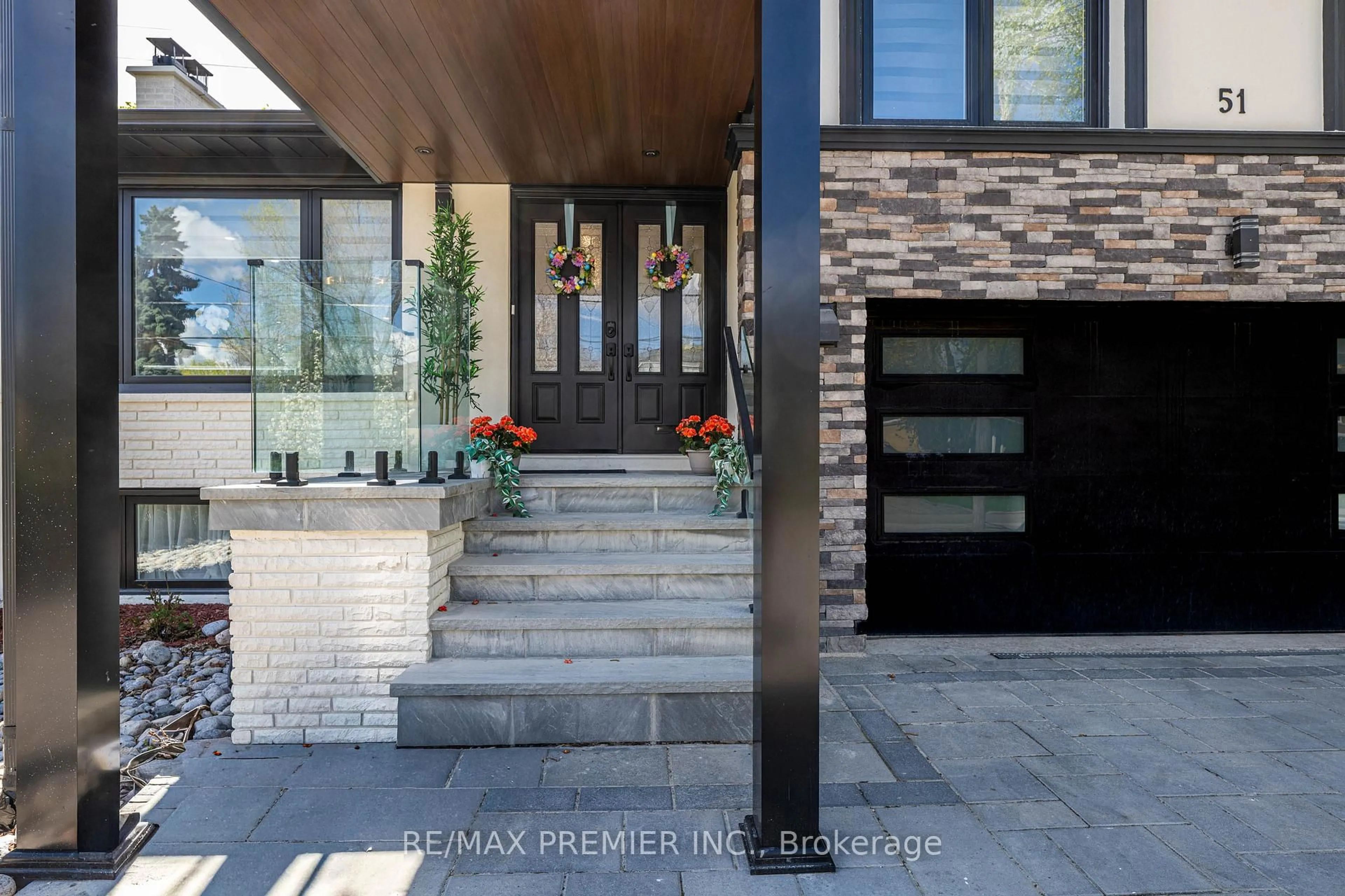 Indoor entryway for 51 Bowerbank Dr, Toronto Ontario M2M 1Z9