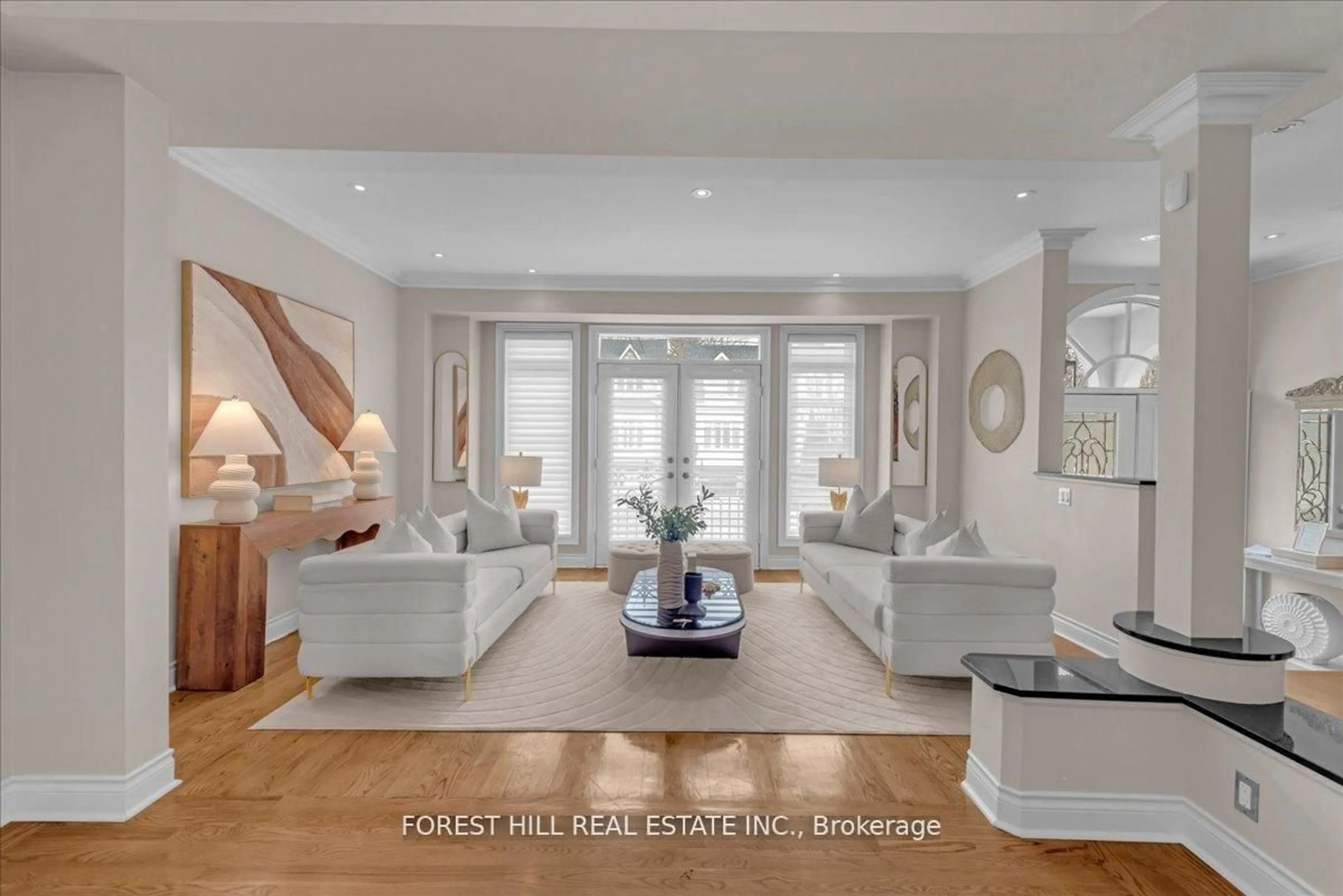 Living room with furniture, unknown for 313 Broadway Ave, Toronto Ontario M4P 1W2
