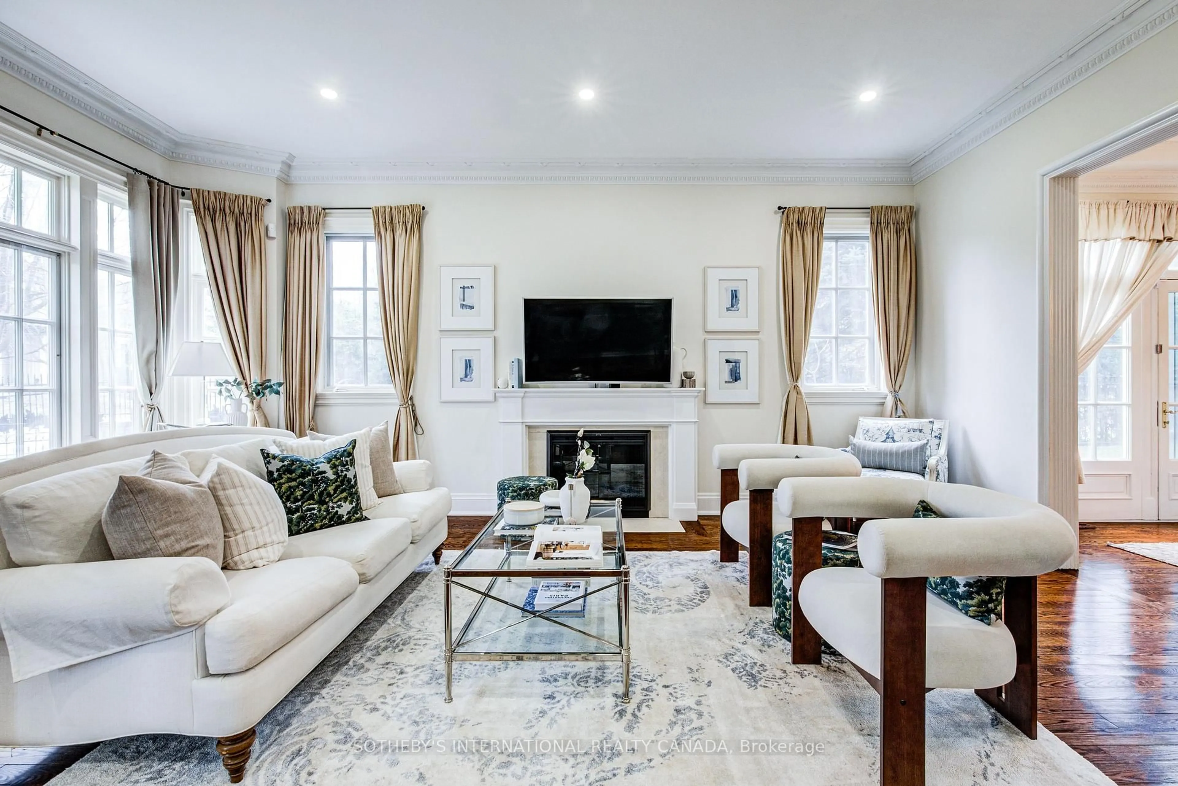 Living room with furniture, unknown for 200 Glenayr Rd, Toronto Ontario M5P 3C3