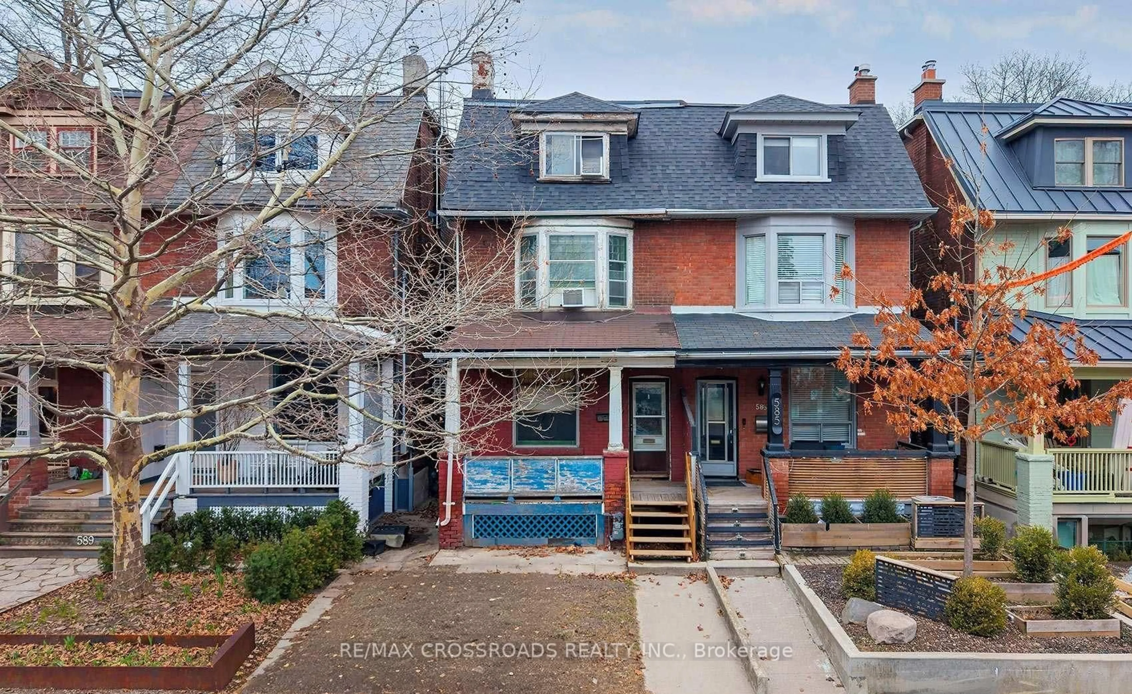 Home with brick exterior material, street for 587 Palmerston Ave, Toronto Ontario M6G 2R2