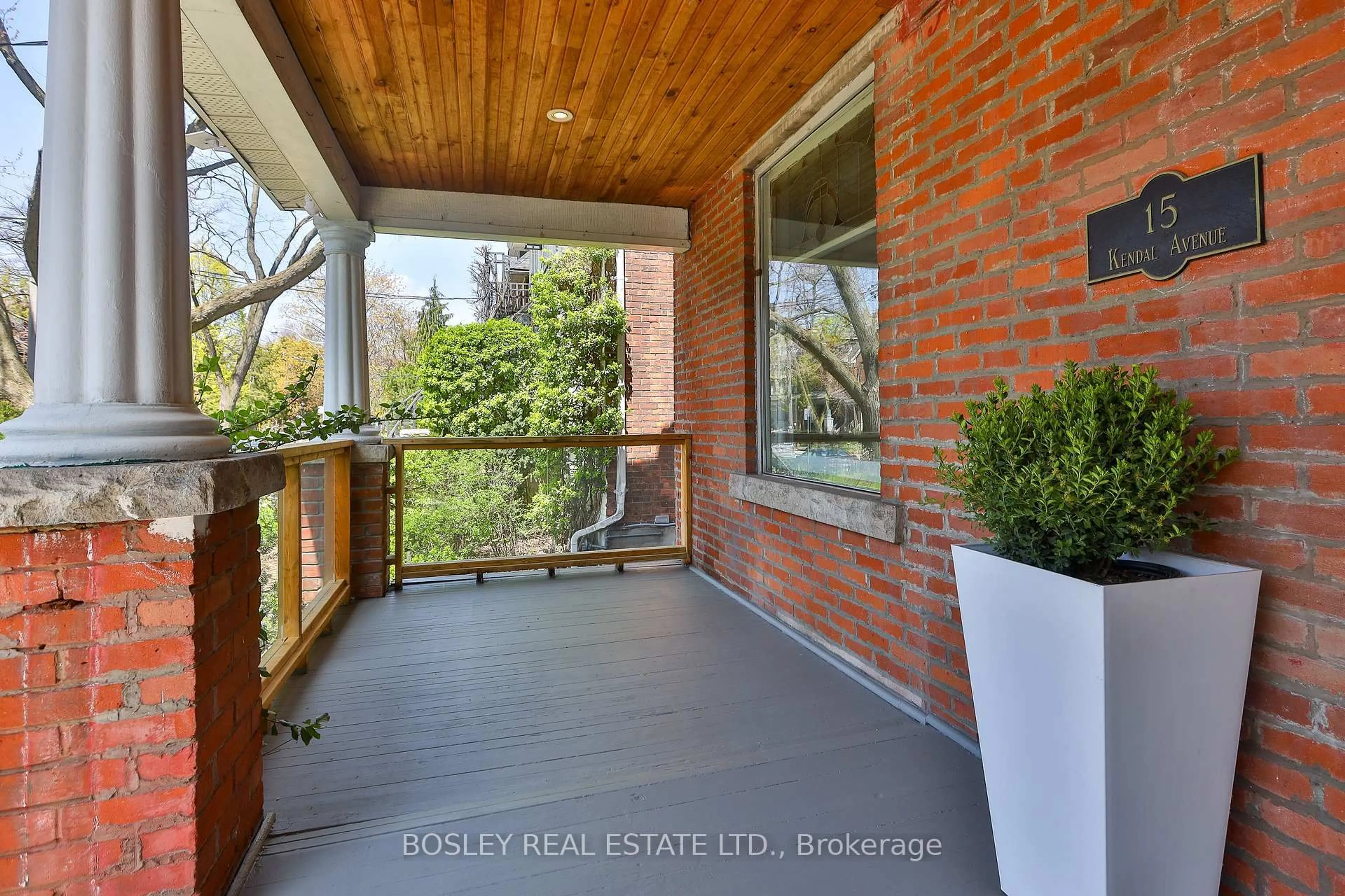 Indoor entryway for 15 Kendal Ave, Toronto Ontario M5R 1L5