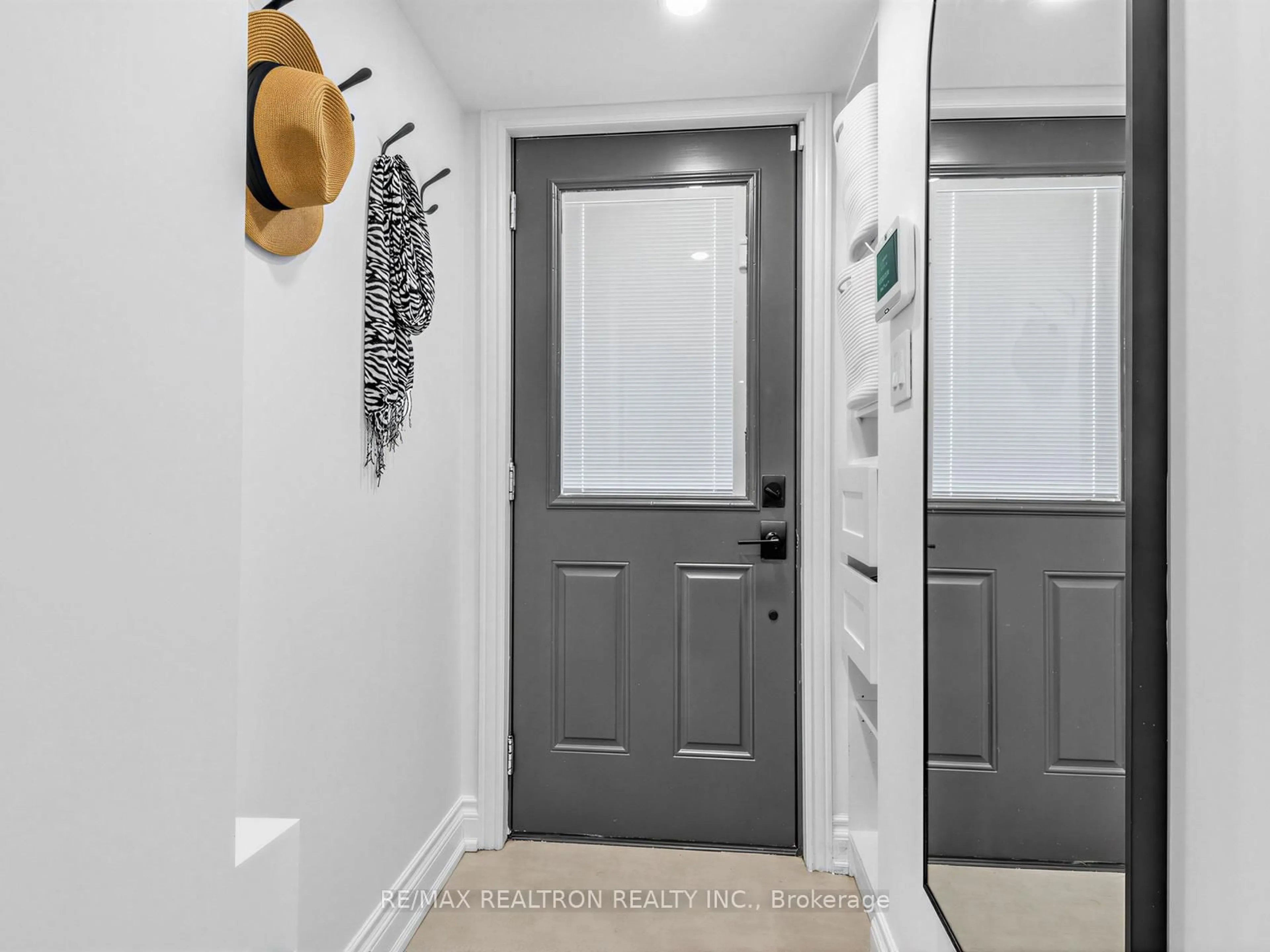 Indoor entryway for 8 Khedive Ave, Toronto Ontario M6A 2G2